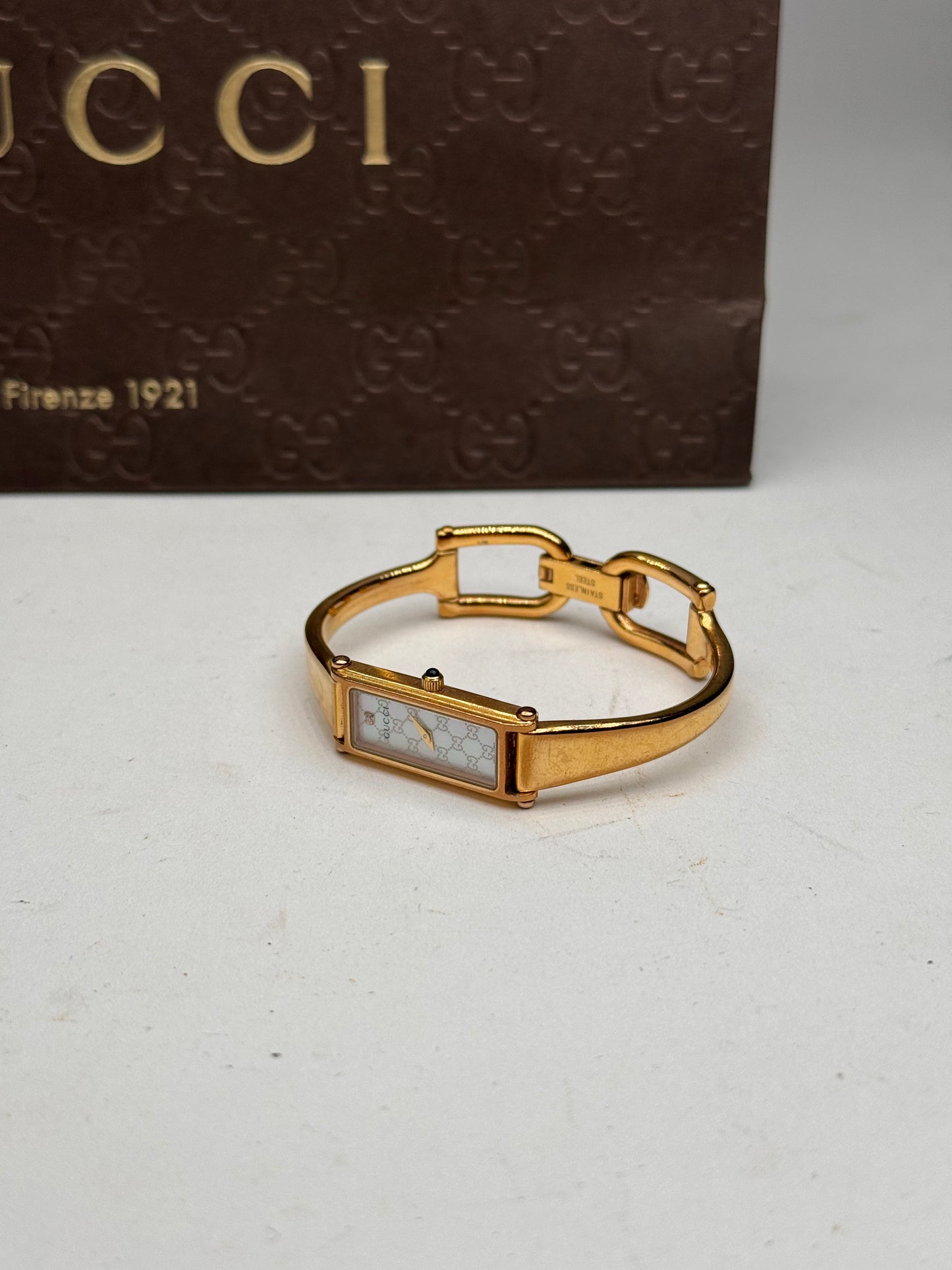 Montre Gucci vintage à mors en or