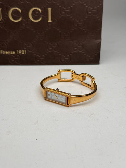 Montre Gucci vintage à mors en or