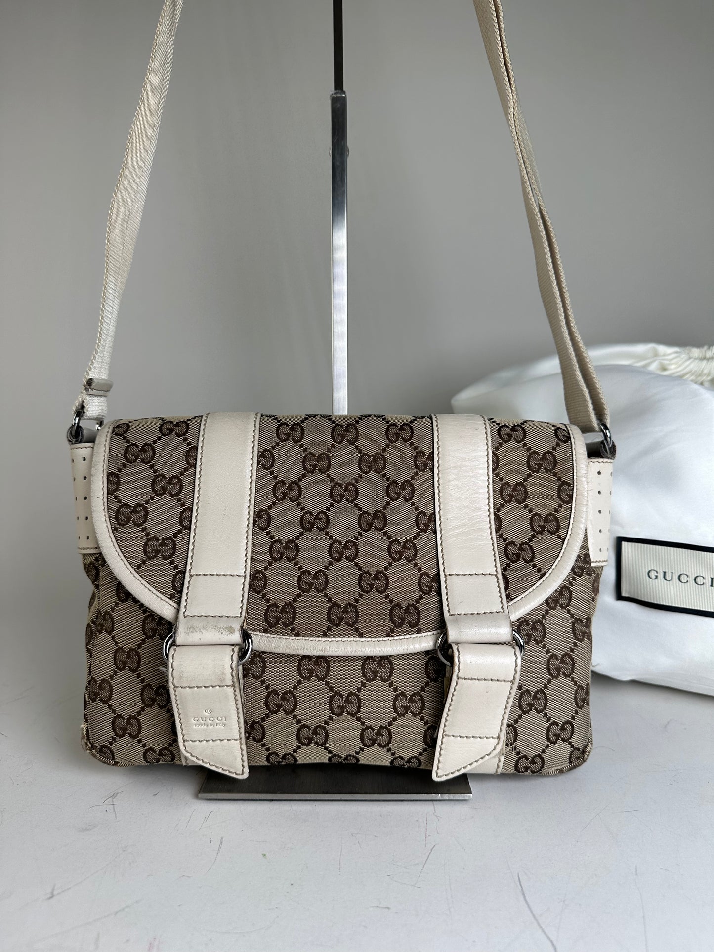 Vintage Gucci GG Supreme Shoulder Bag Beige Brown Silver