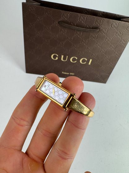 Montre Gucci vintage à mors en or
