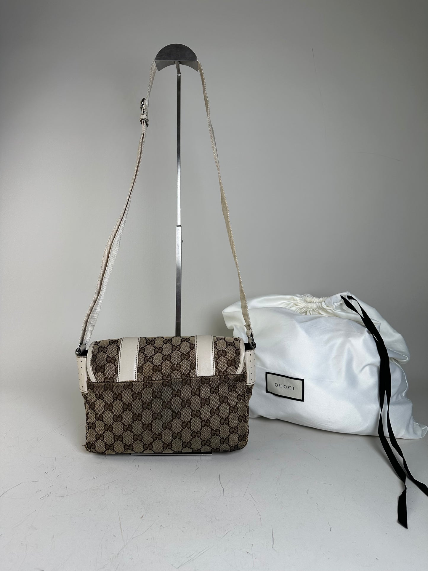 Vintage Gucci GG Supreme Shoulder Bag Beige Brown Silver