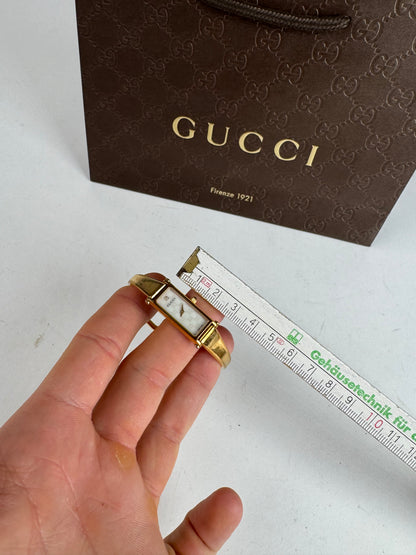 Montre Gucci vintage à mors en or