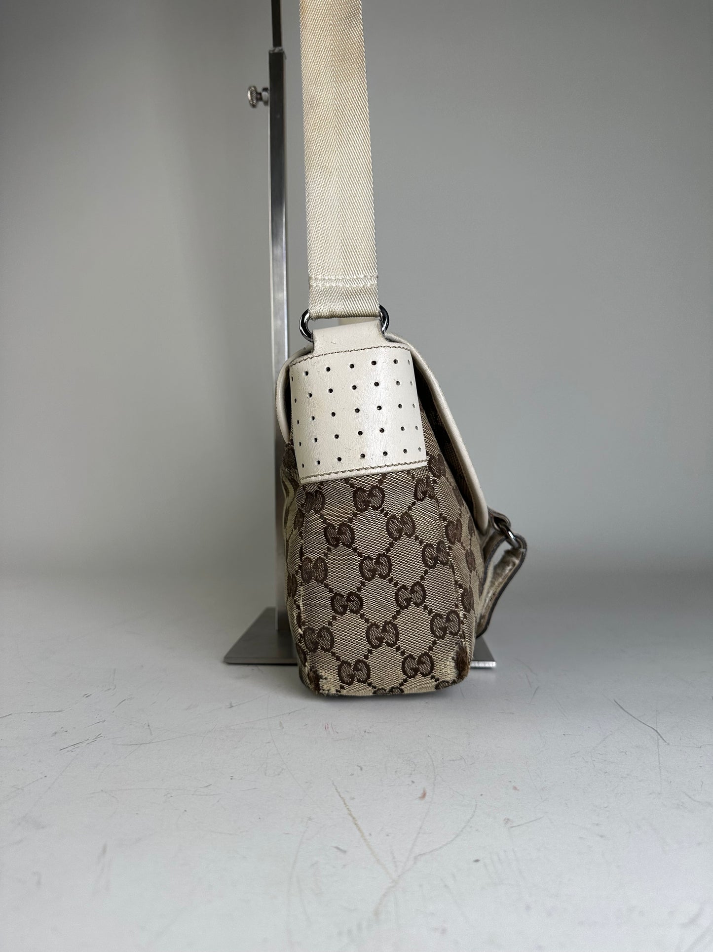 Vintage Gucci GG Supreme Shoulder Bag Beige Brown Silver