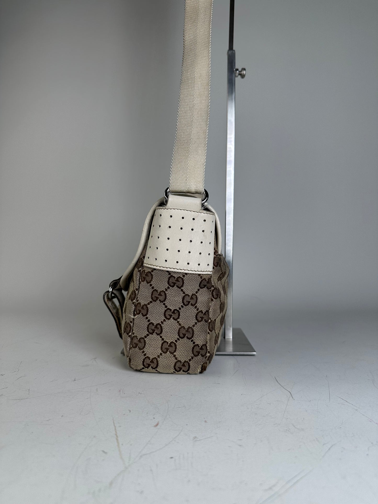 Vintage Gucci GG Supreme Shoulder Bag Beige Brown Silver