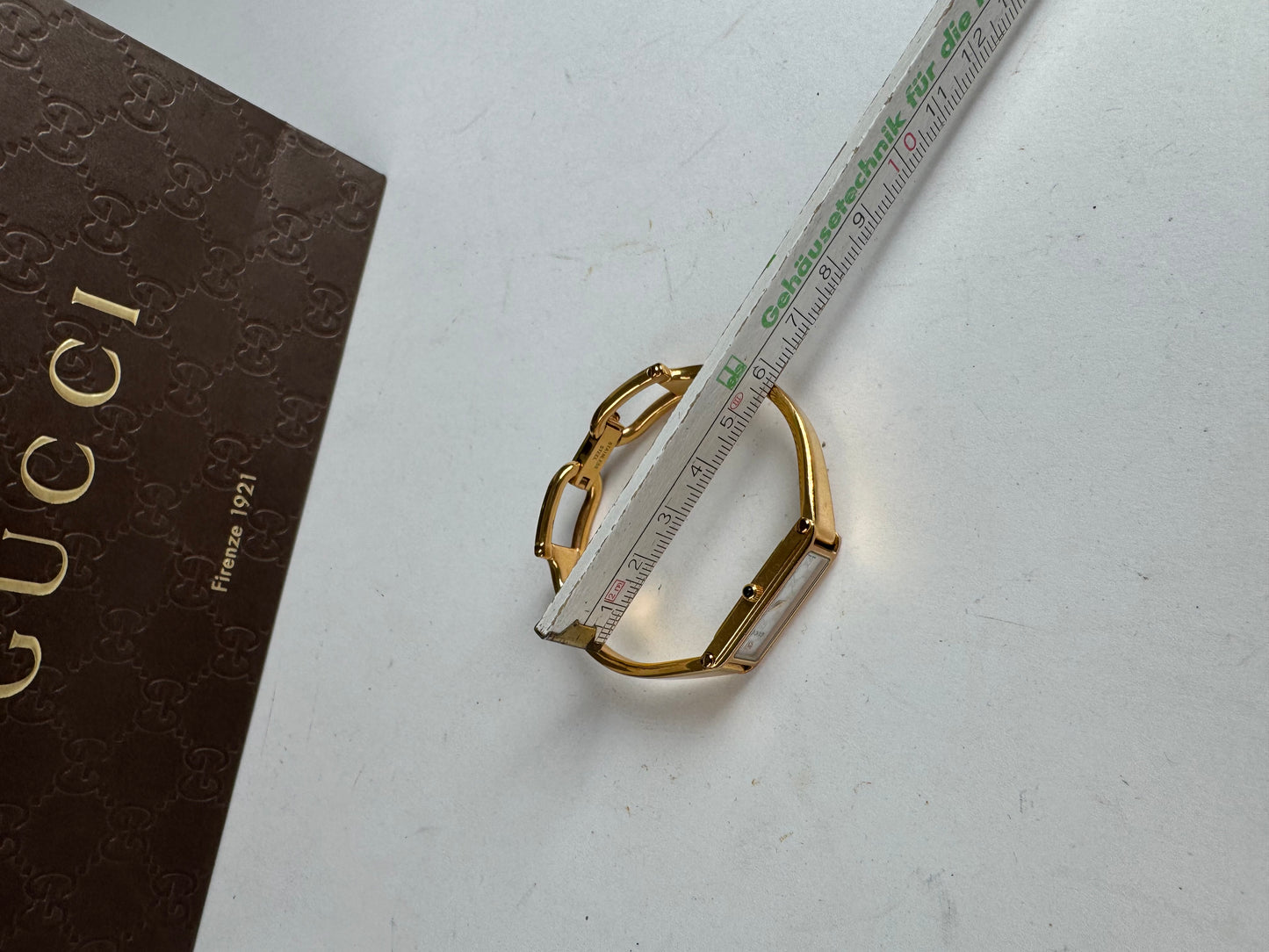 Montre Gucci vintage à mors en or