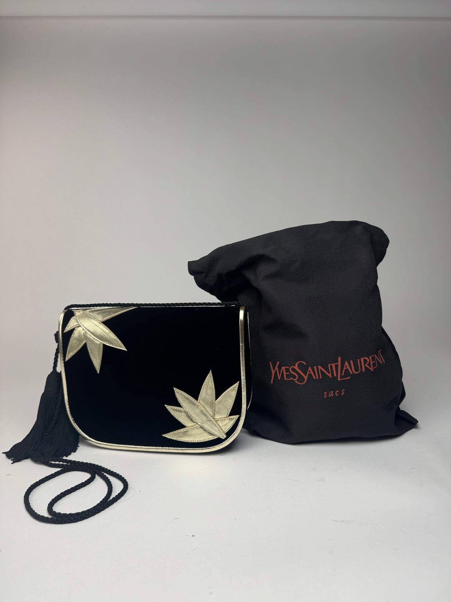 Sac vintage en velours noir Yves Saint Laurent