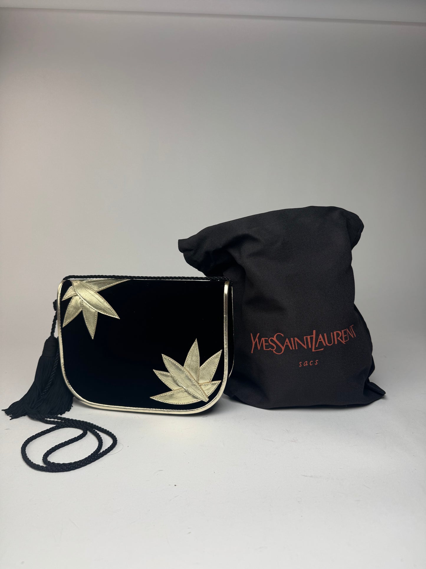 Sac vintage en velours noir Yves Saint Laurent