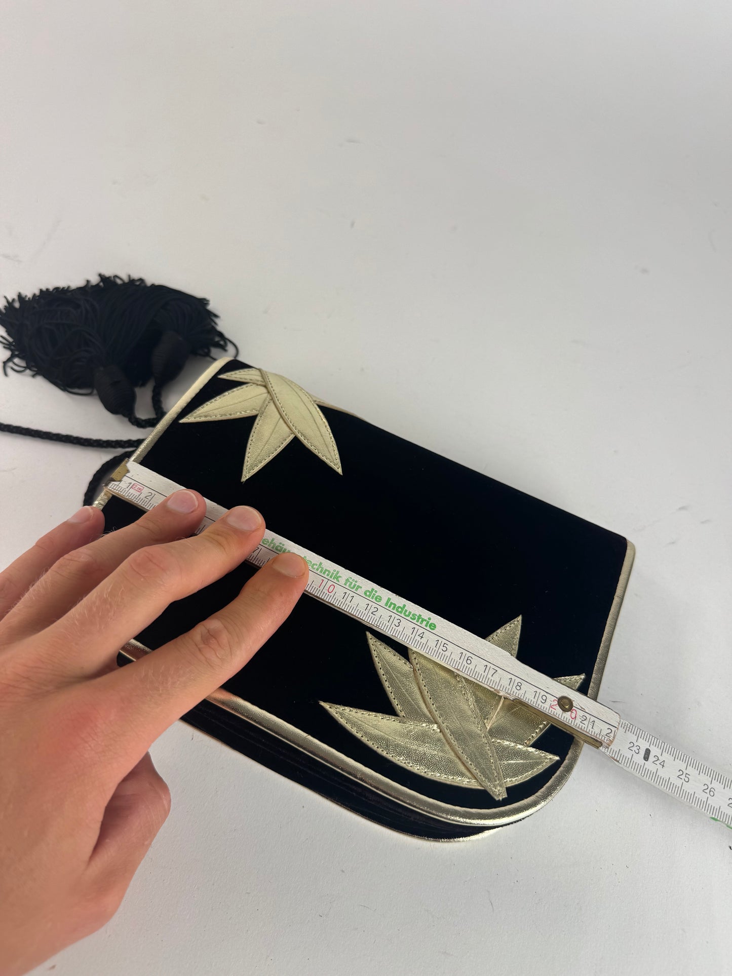 Sac vintage en velours noir Yves Saint Laurent