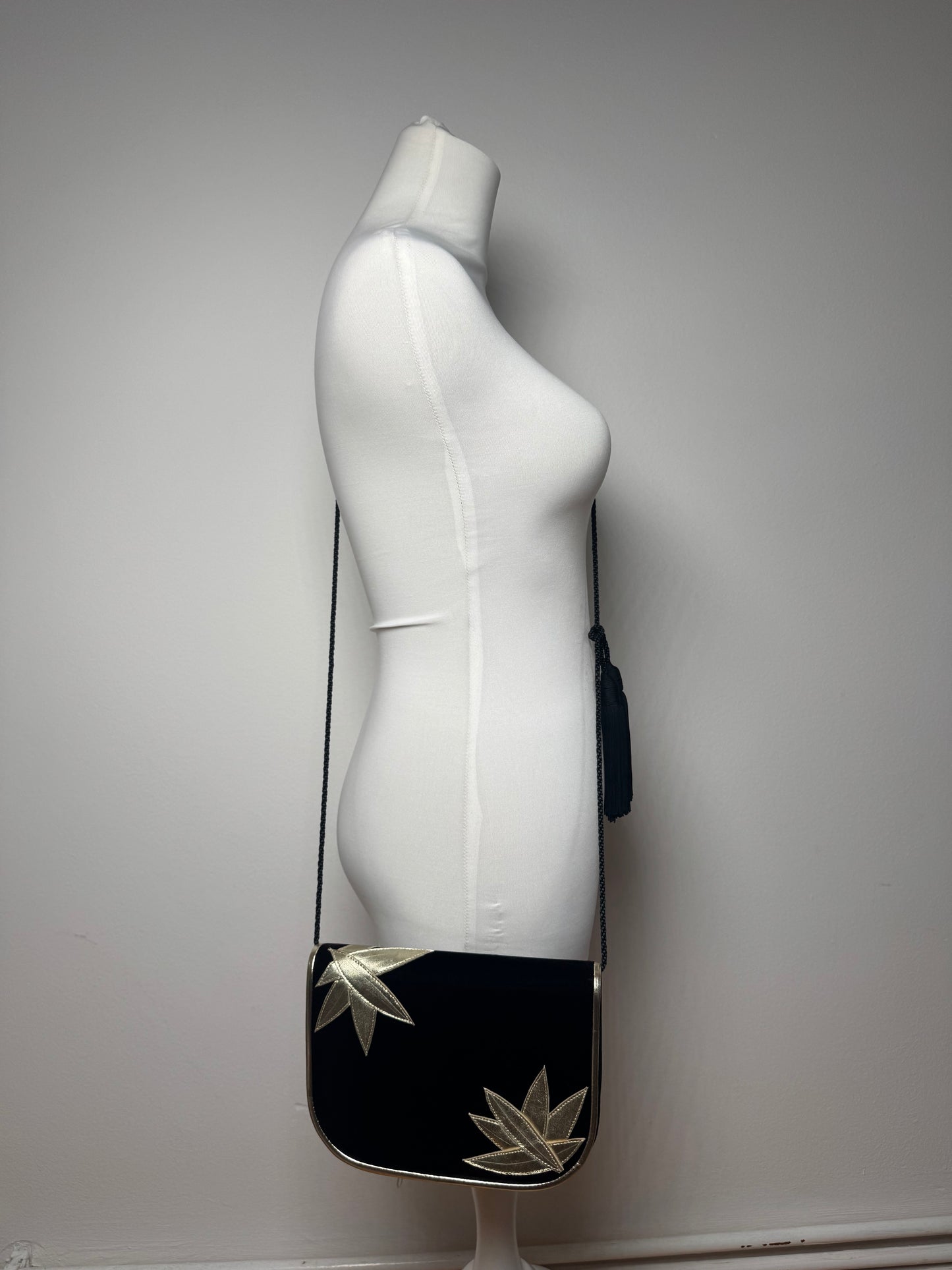 Sac vintage en velours noir Yves Saint Laurent