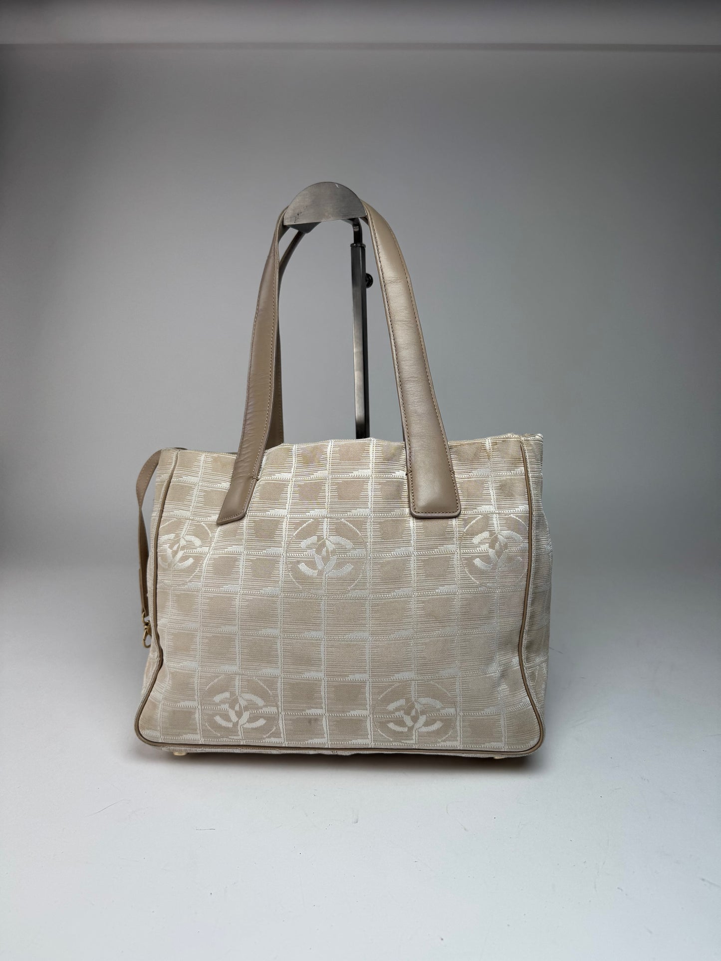 Sac cabas vintage Chanel en toile monogramme beige