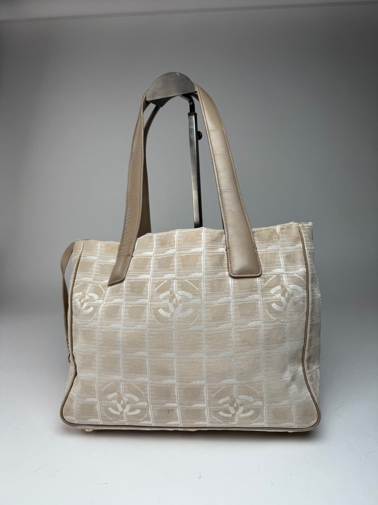 Sac cabas vintage Chanel en toile monogramme beige