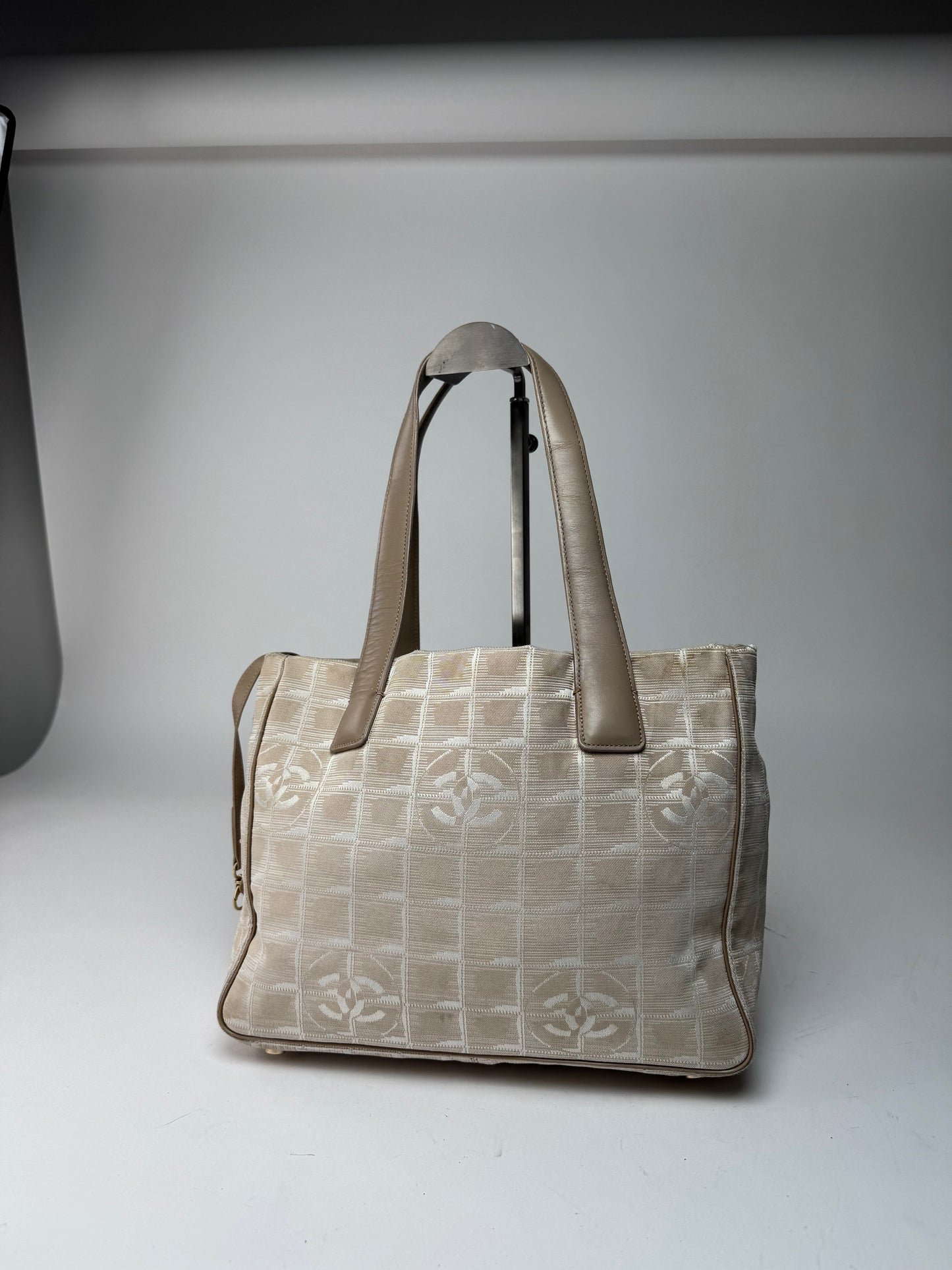 Sac cabas vintage Chanel en toile monogramme beige