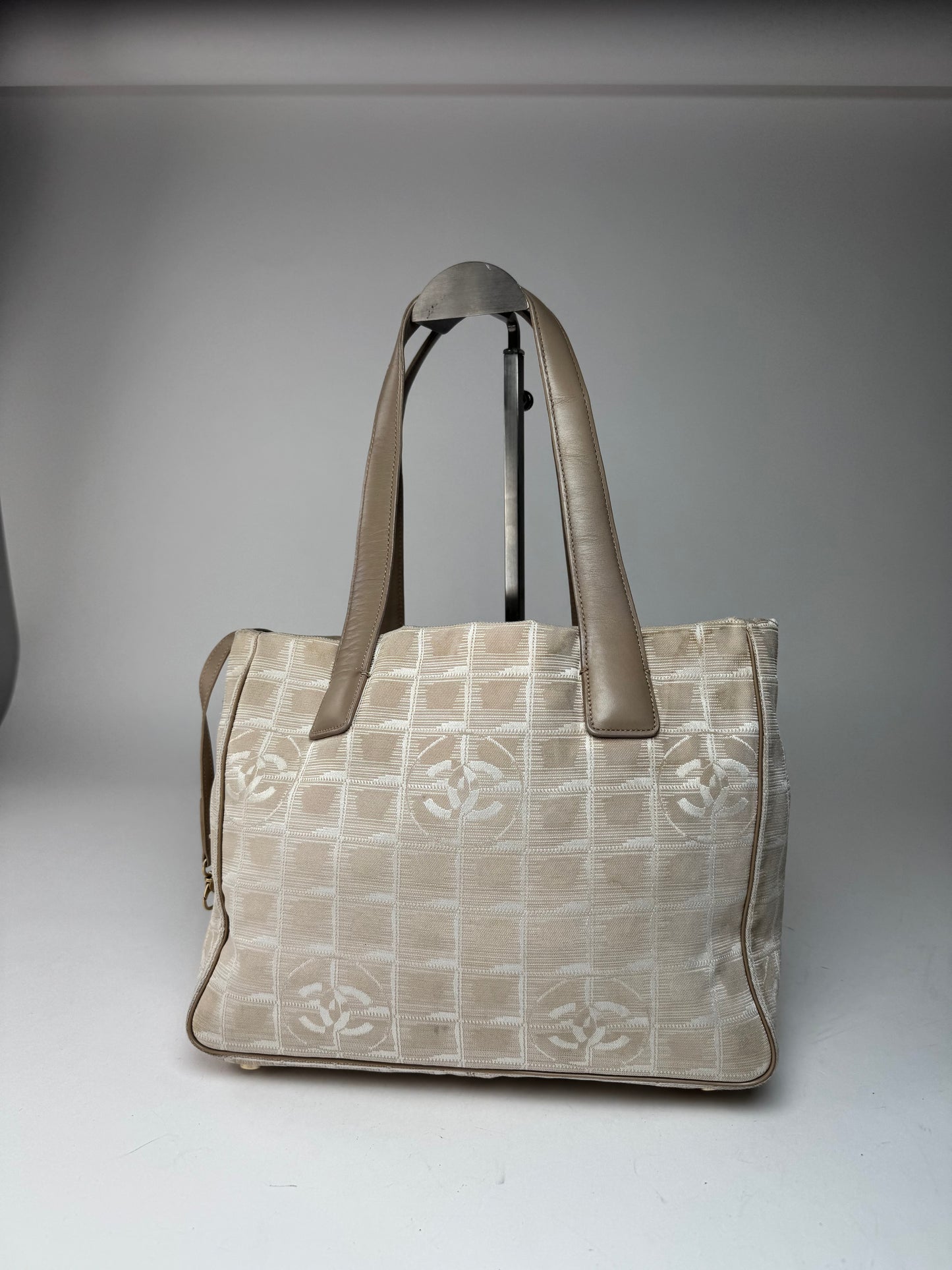 Sac cabas vintage Chanel en toile monogramme beige