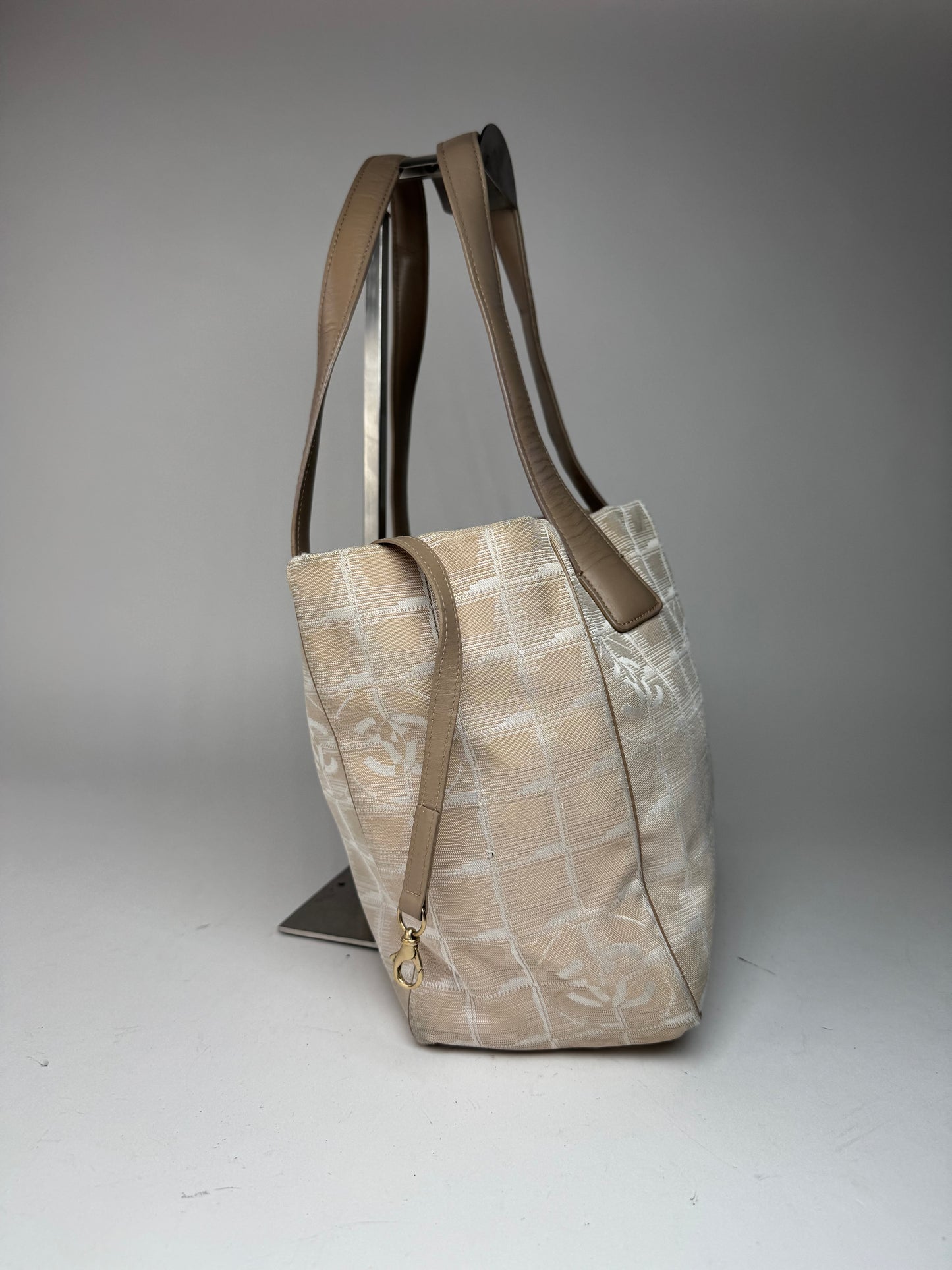 Sac cabas vintage Chanel en toile monogramme beige