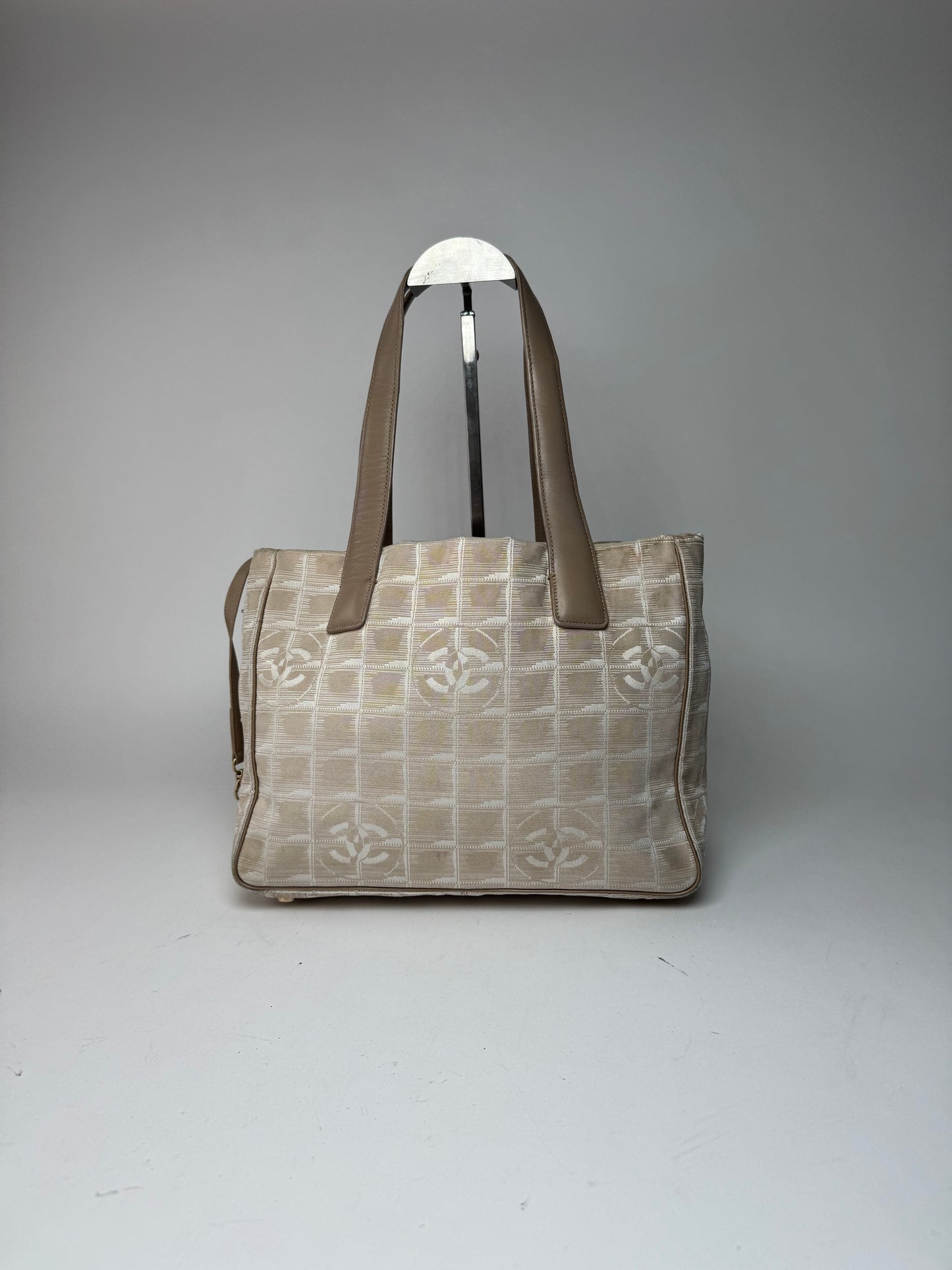 Sac cabas vintage Chanel en toile monogramme beige