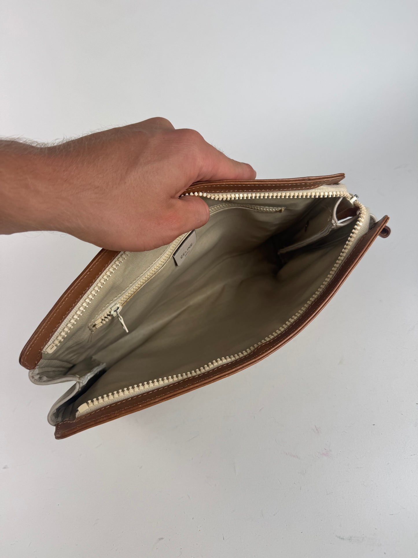 Pochette Triomphe en cuir blanc vintage Celine Paris