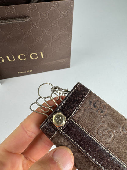 Porte-clés vintage Gucci en cuir suédé et monogramme marron