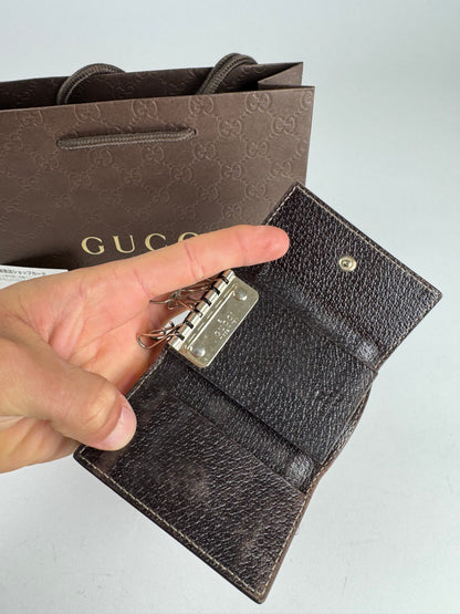 Porte-clés vintage Gucci en cuir suédé et monogramme marron