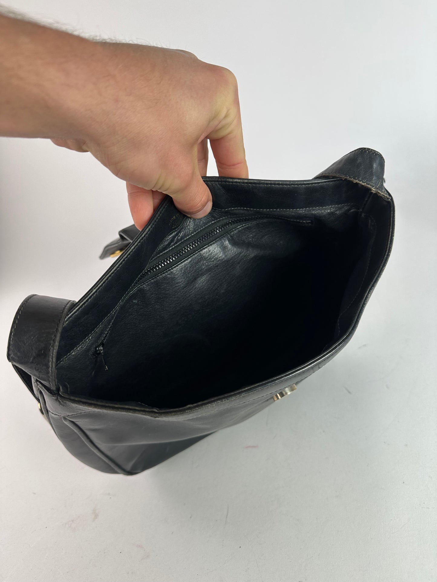 Vintage Gucci Smooth Leather Shoulder Bag Black