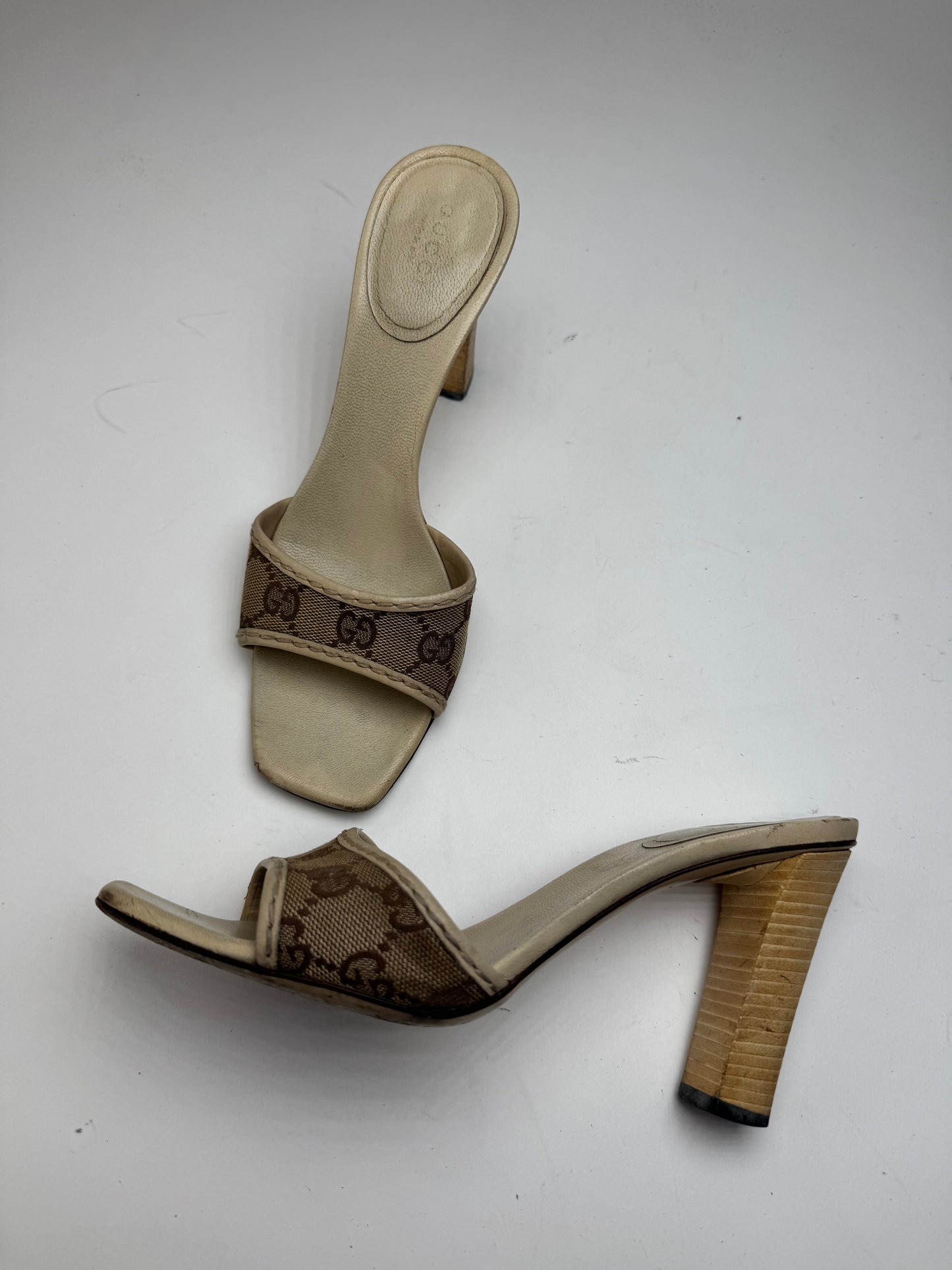 Vintage Gucci Monogram Pumps Beige EU37
