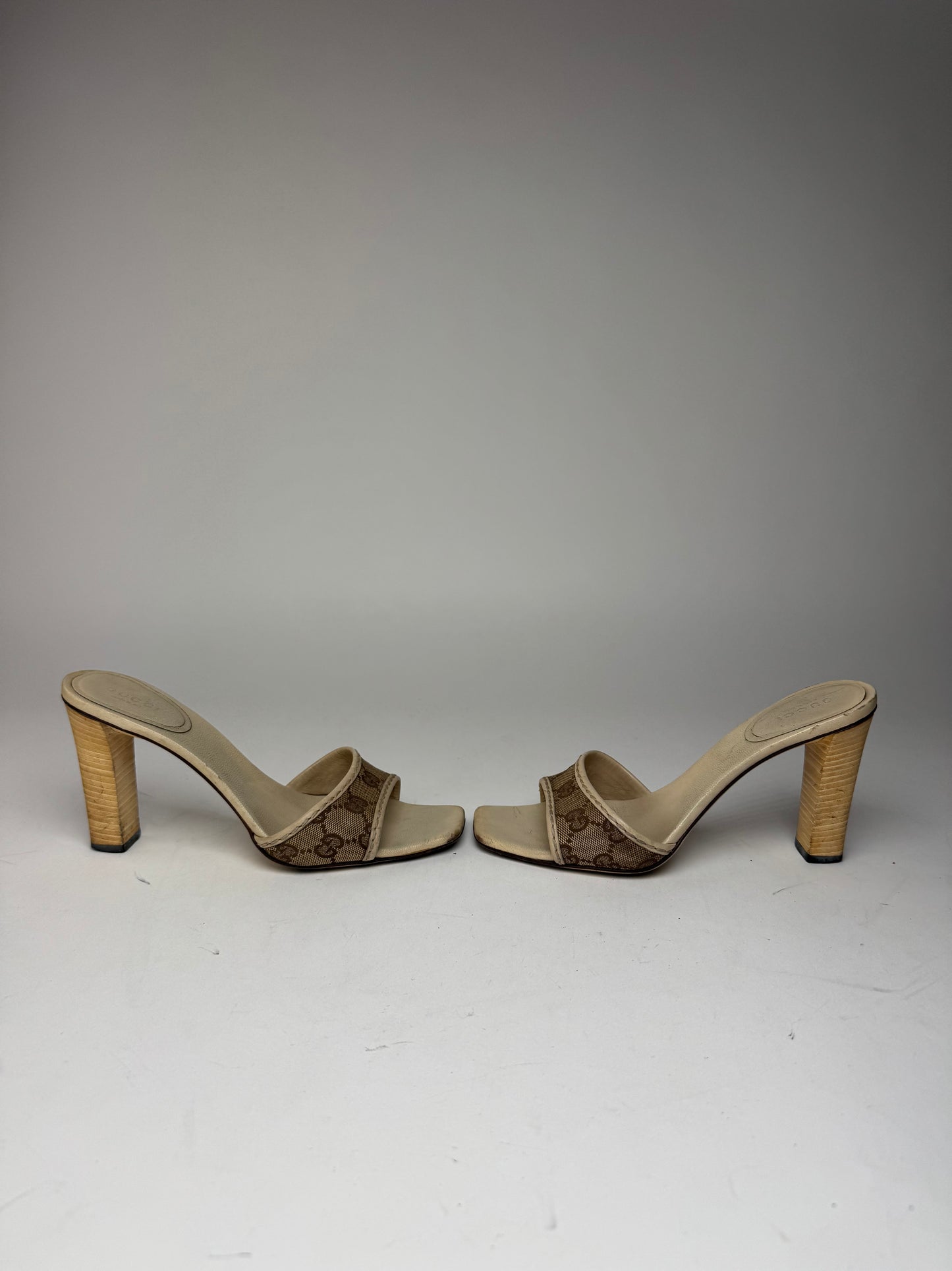 Vintage Gucci Monogram Pumps Beige EU37