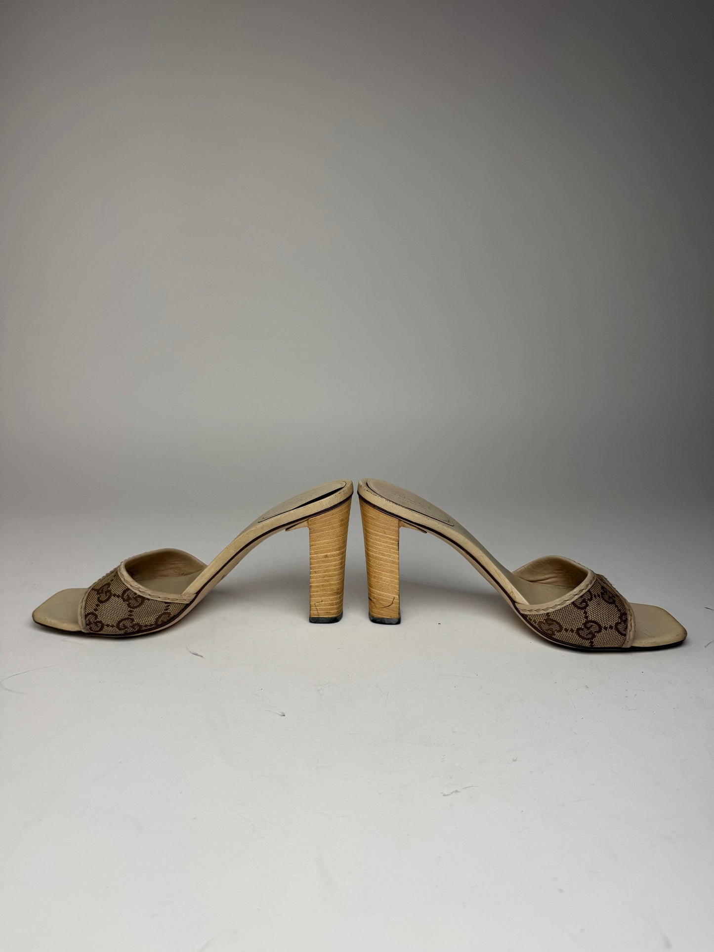 Vintage Gucci Monogram Pumps Beige EU37