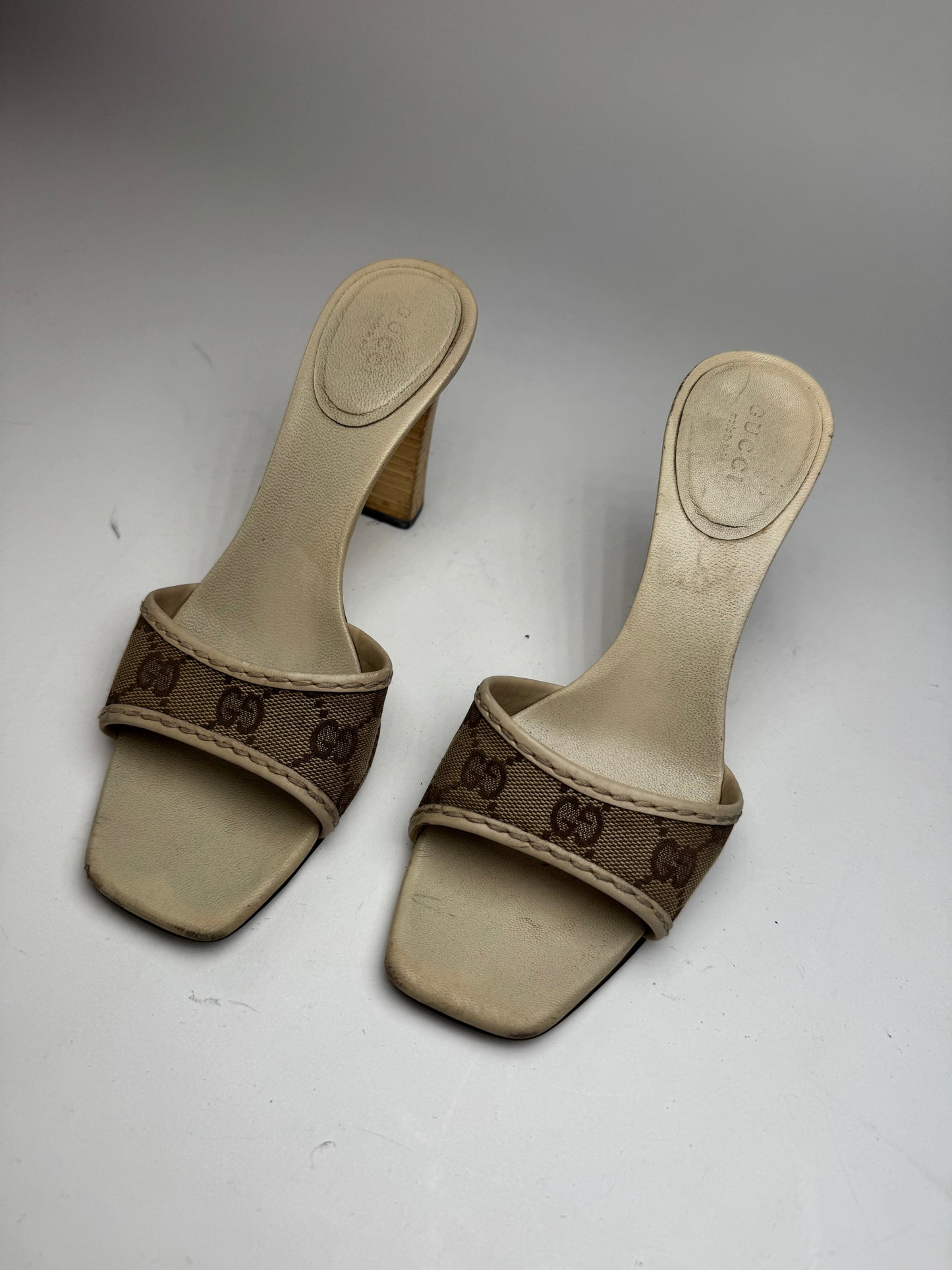 Vintage Gucci Monogram Pumps Beige EU37