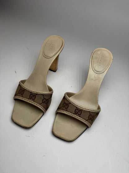 Vintage Gucci Monogram Pumps Beige EU37