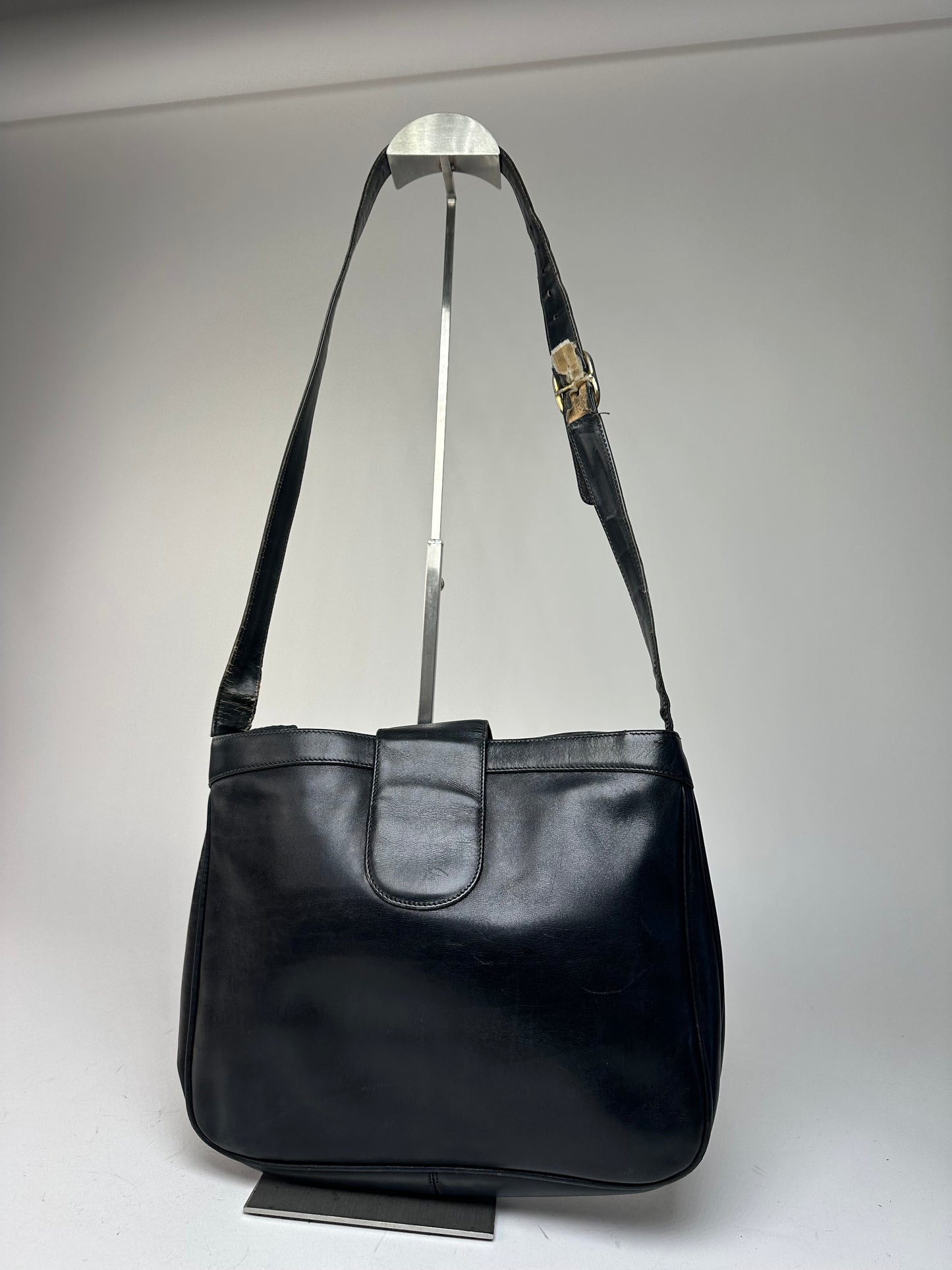 Vintage Gucci Smooth Leather Shoulder Bag Black