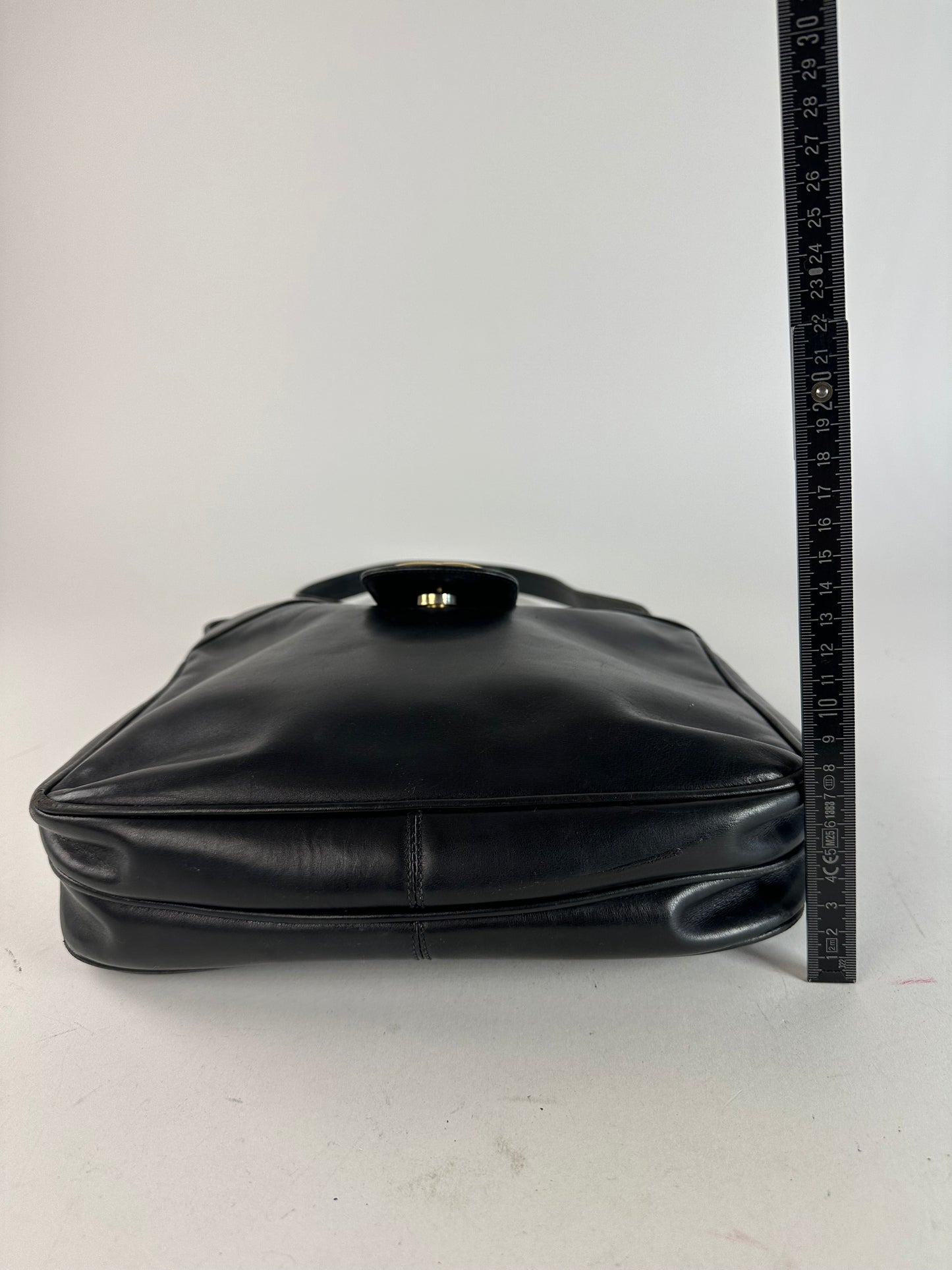 Vintage Gucci Smooth Leather Shoulder Bag Black