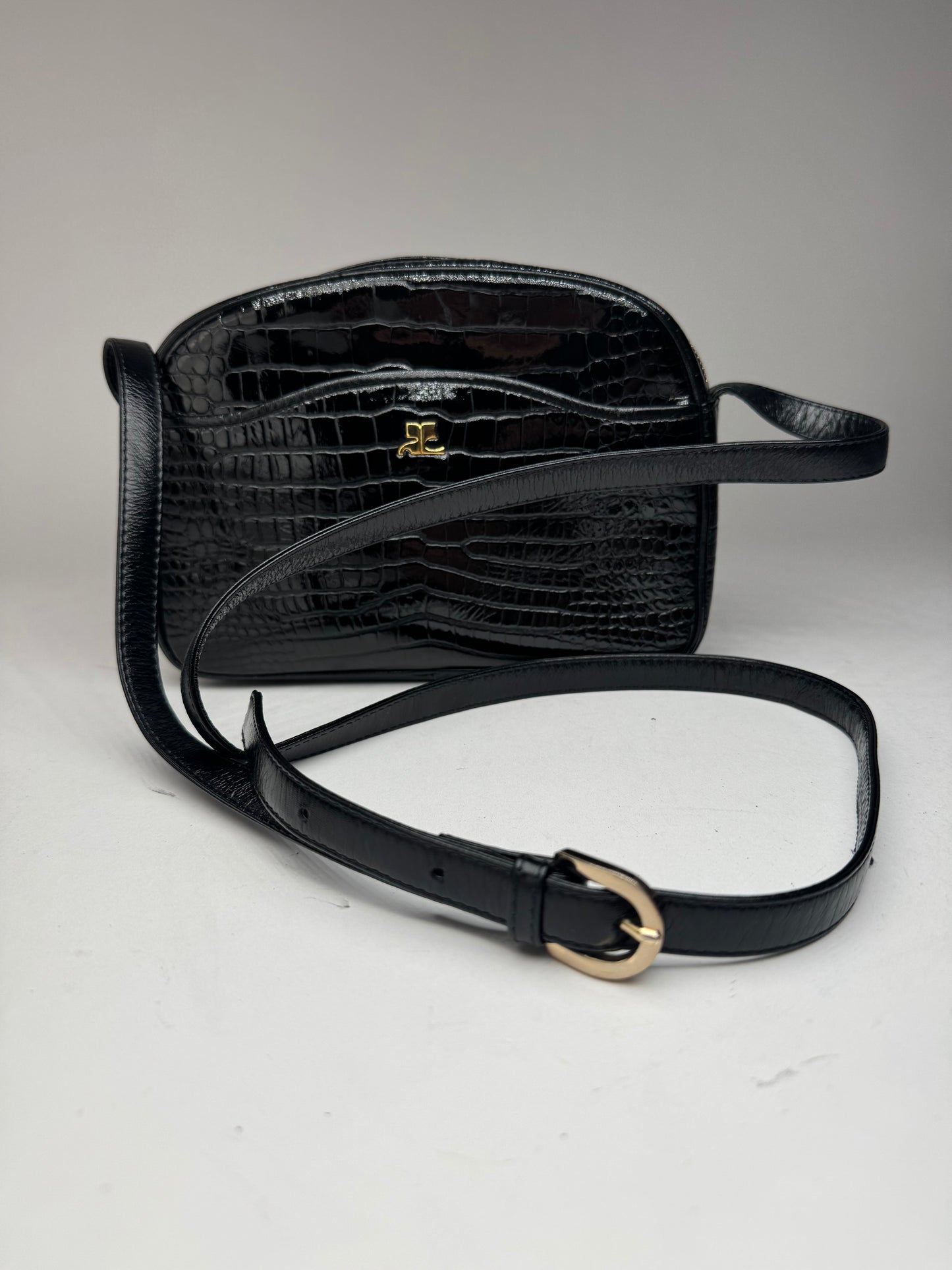 Sac bandoulière vintage Courreges Paris en cuir verni noir