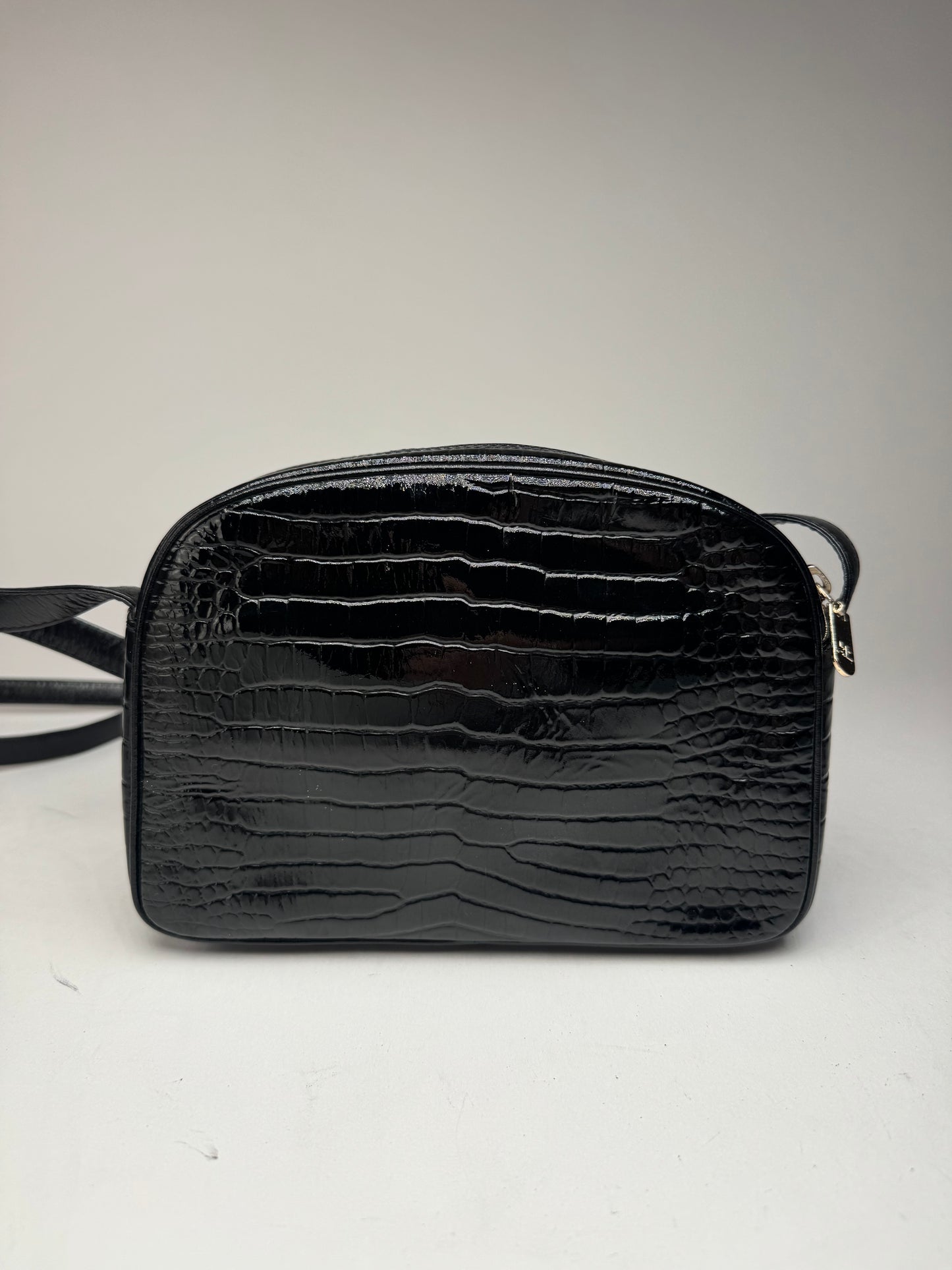 Sac bandoulière vintage Courreges Paris en cuir verni noir
