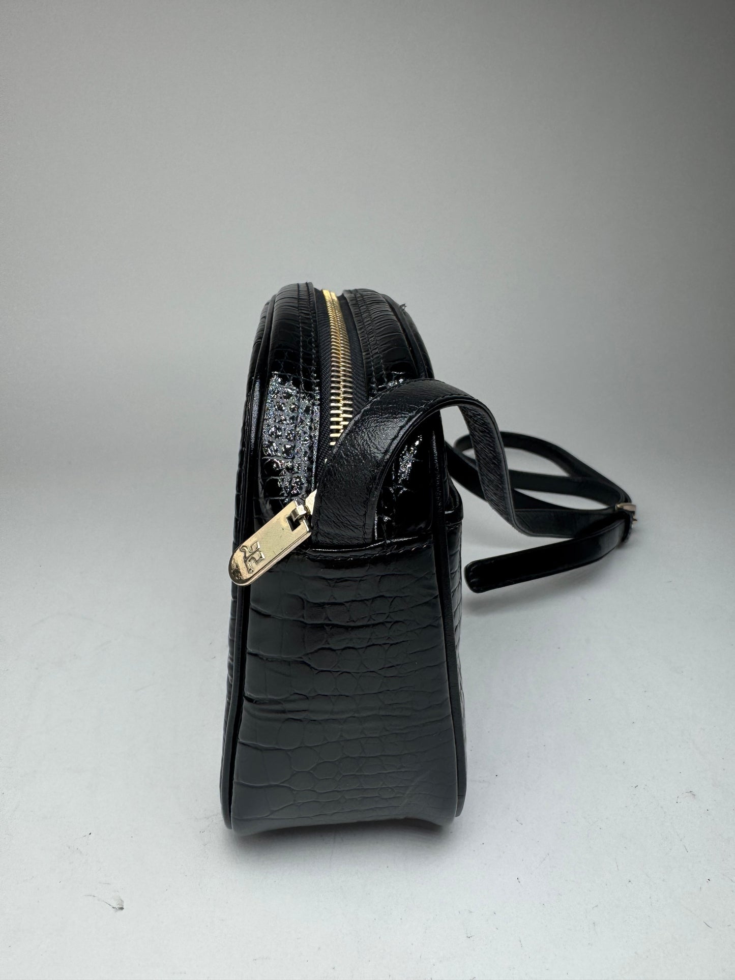 Sac bandoulière vintage Courreges Paris en cuir verni noir