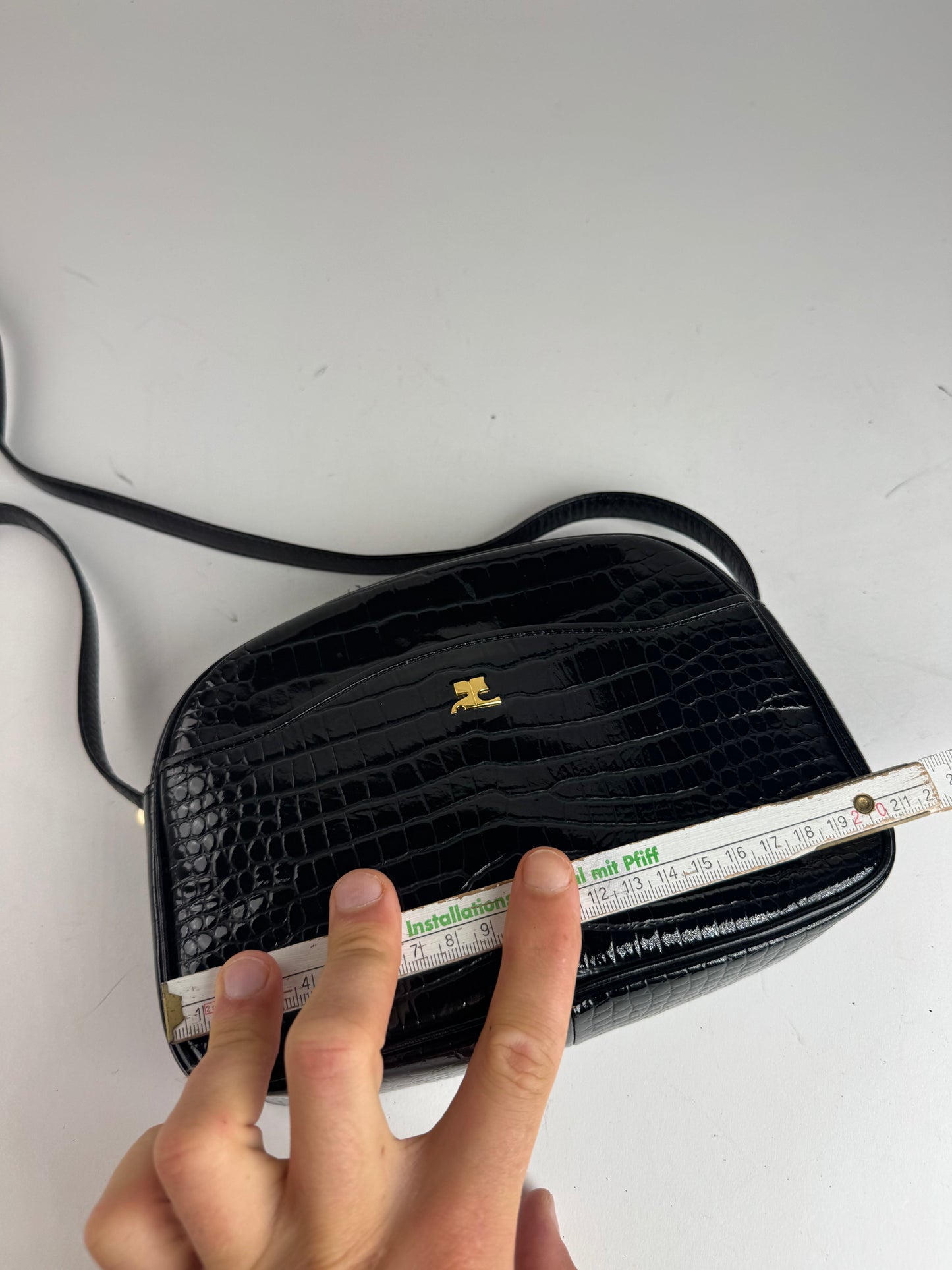 Sac bandoulière vintage Courreges Paris en cuir verni noir