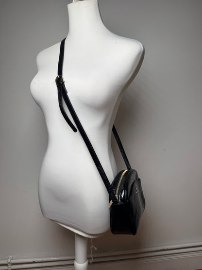 Sac bandoulière vintage Courreges Paris en cuir verni noir