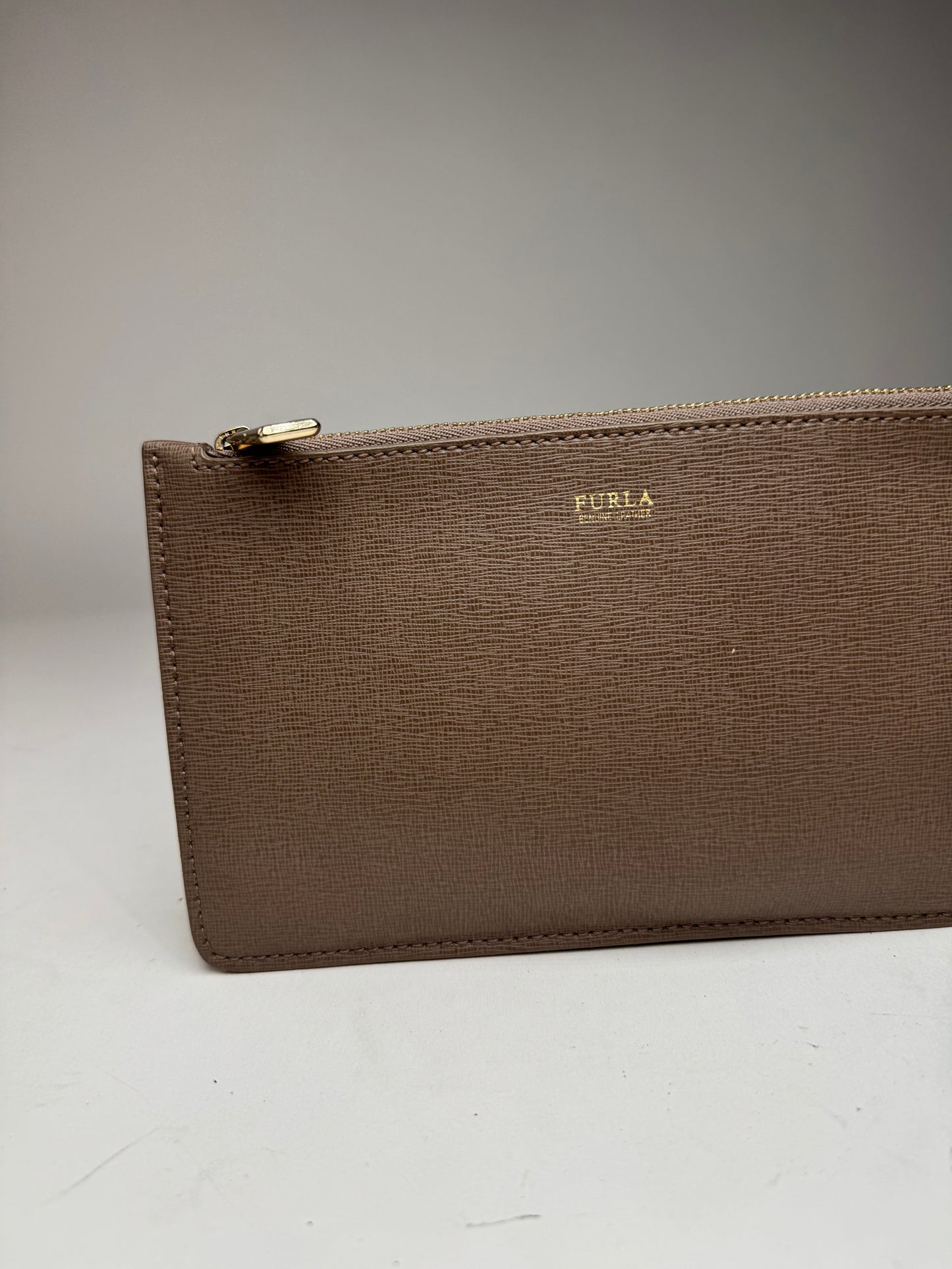 Pochette Furla vintage en cuir gris
