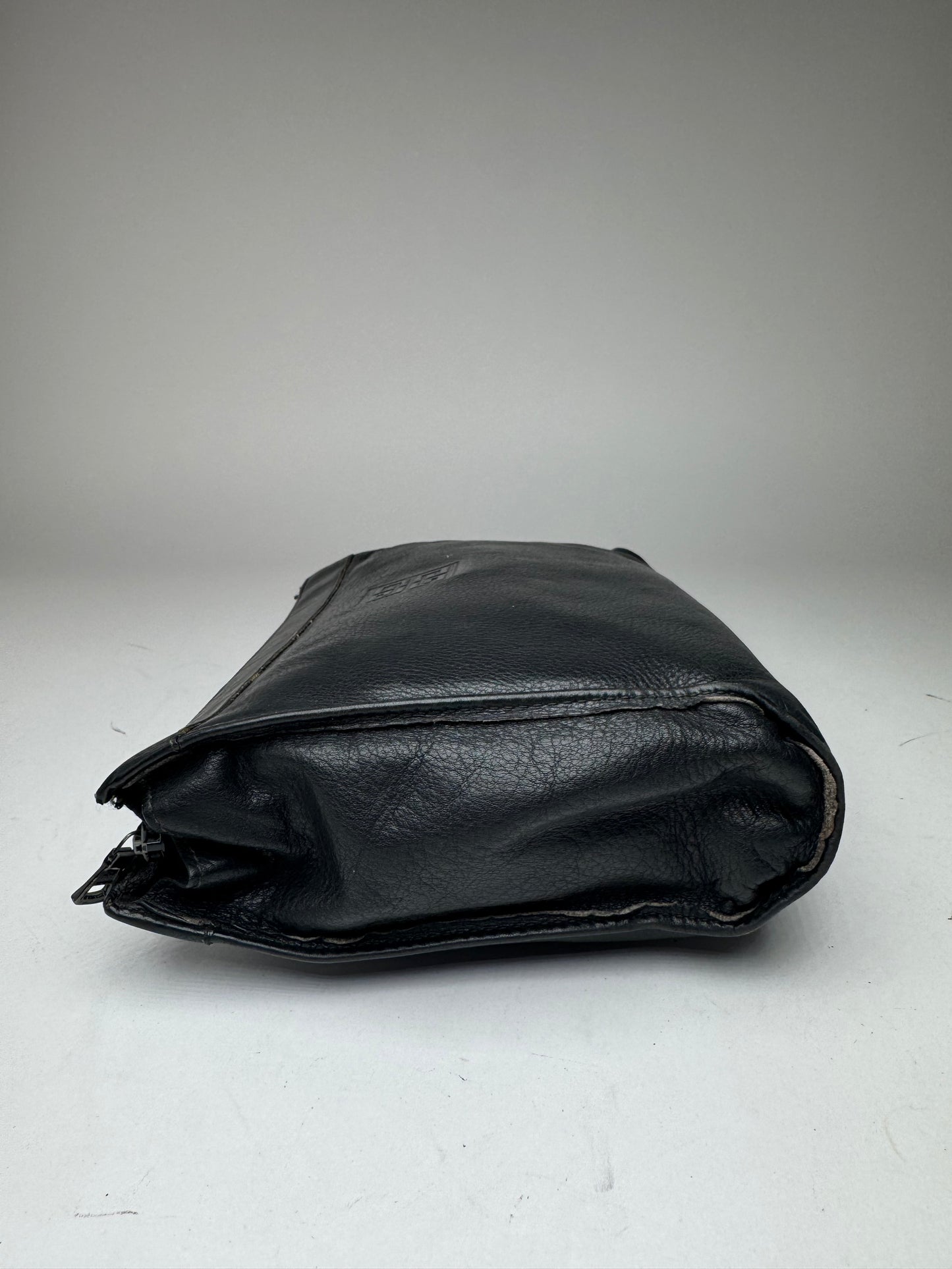 Pochette vintage en cuir noir Givenchy