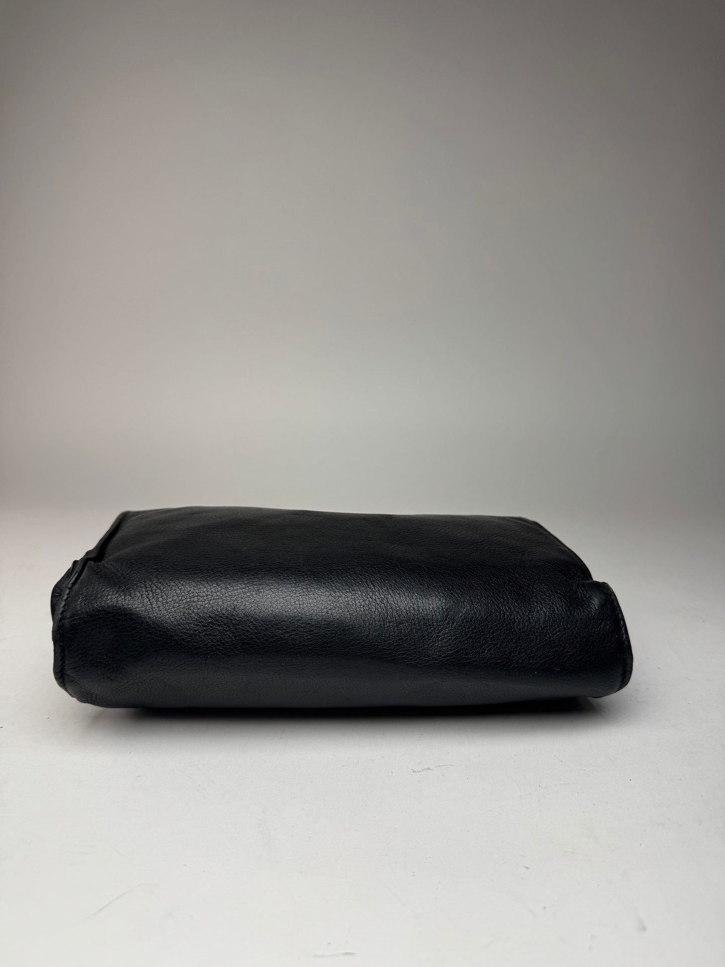 Pochette vintage en cuir noir Givenchy