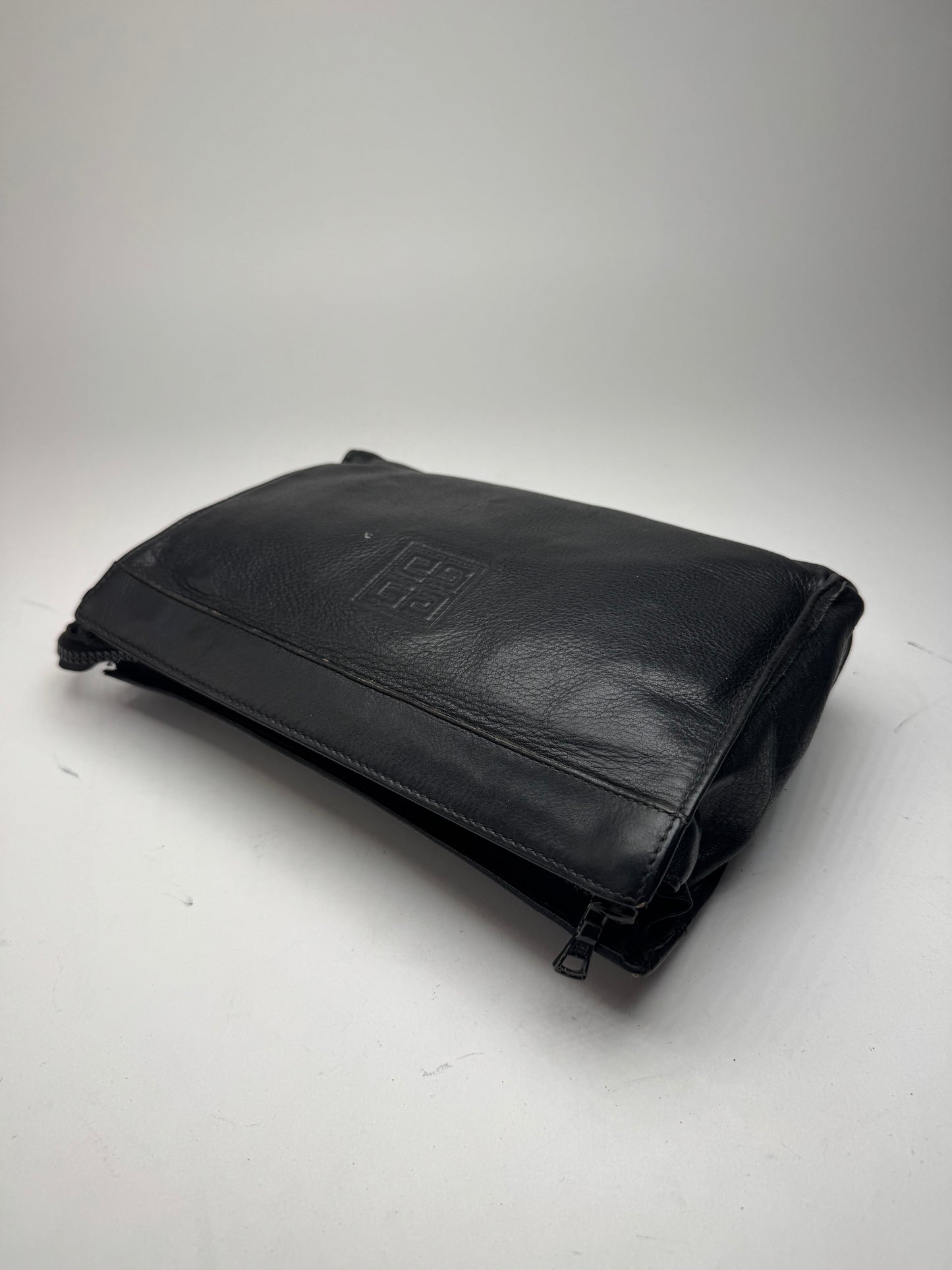 Pochette vintage en cuir noir Givenchy
