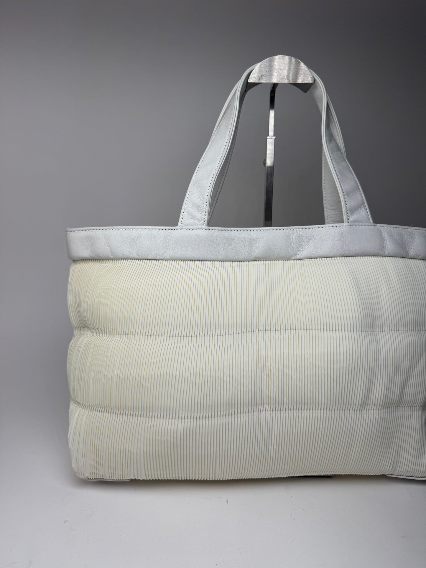 Sac vintage en cuir plissé Issey Miyake blanc