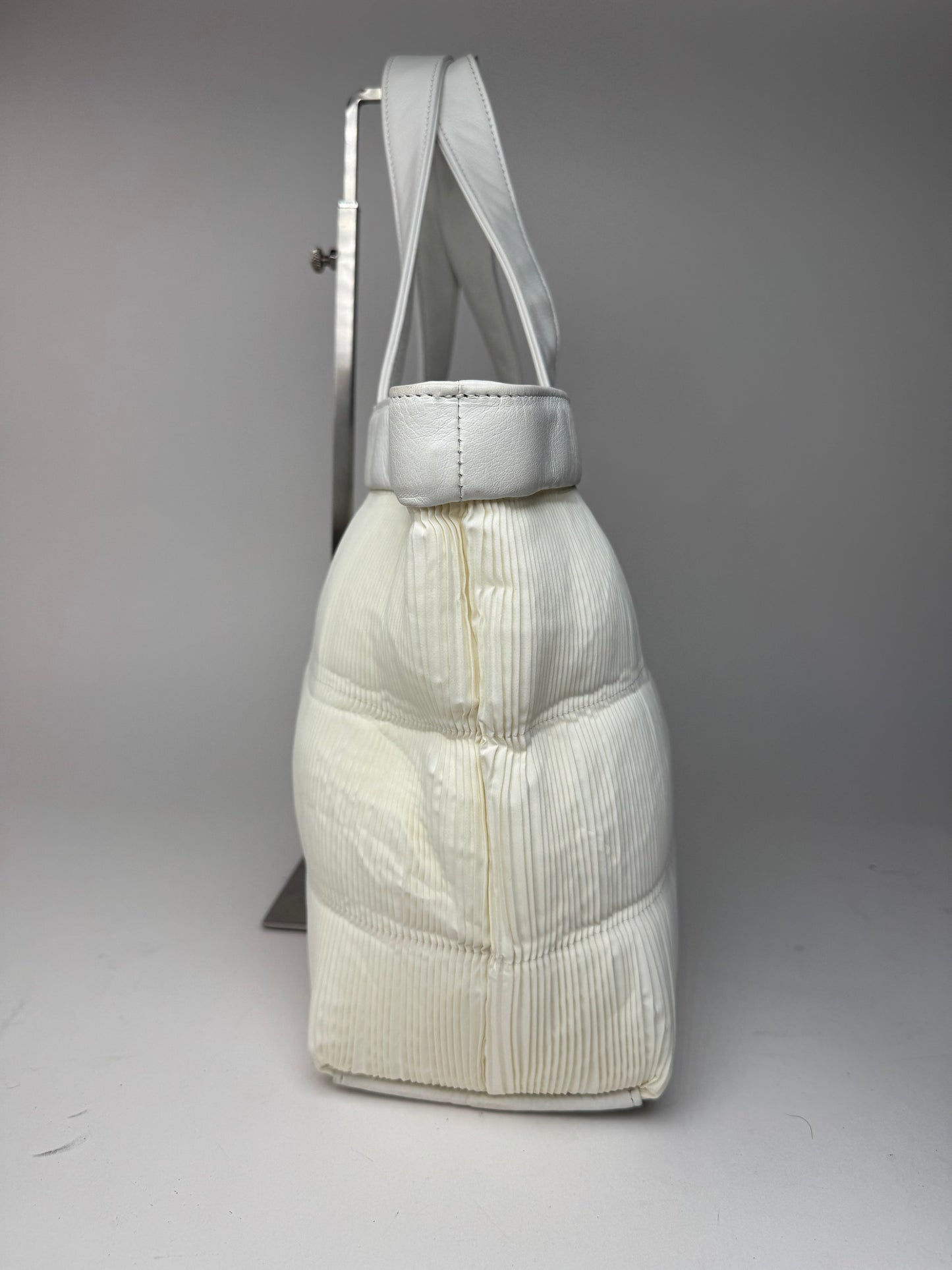 Sac vintage en cuir plissé Issey Miyake blanc
