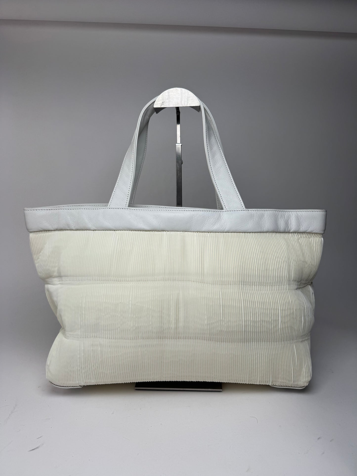 Sac vintage en cuir plissé Issey Miyake blanc