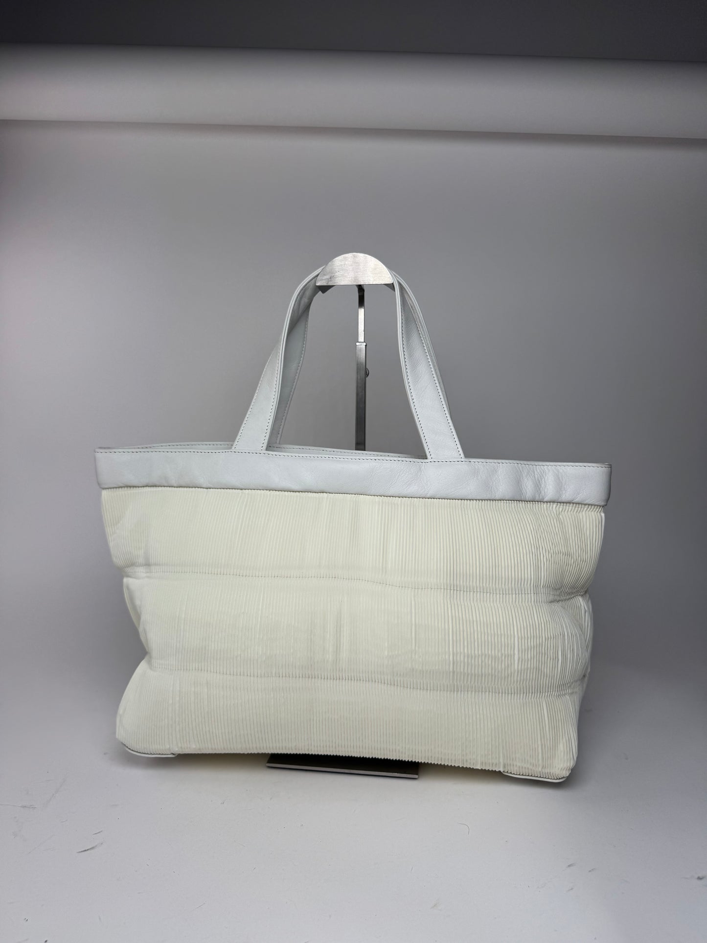 Sac vintage en cuir plissé Issey Miyake blanc