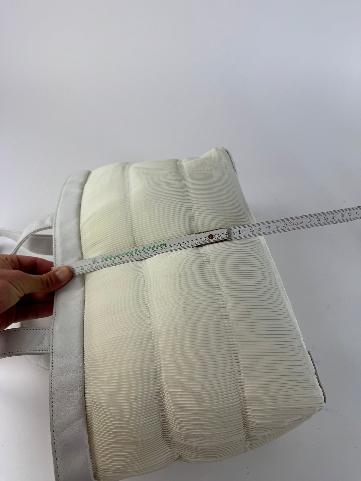 Sac vintage en cuir plissé Issey Miyake blanc