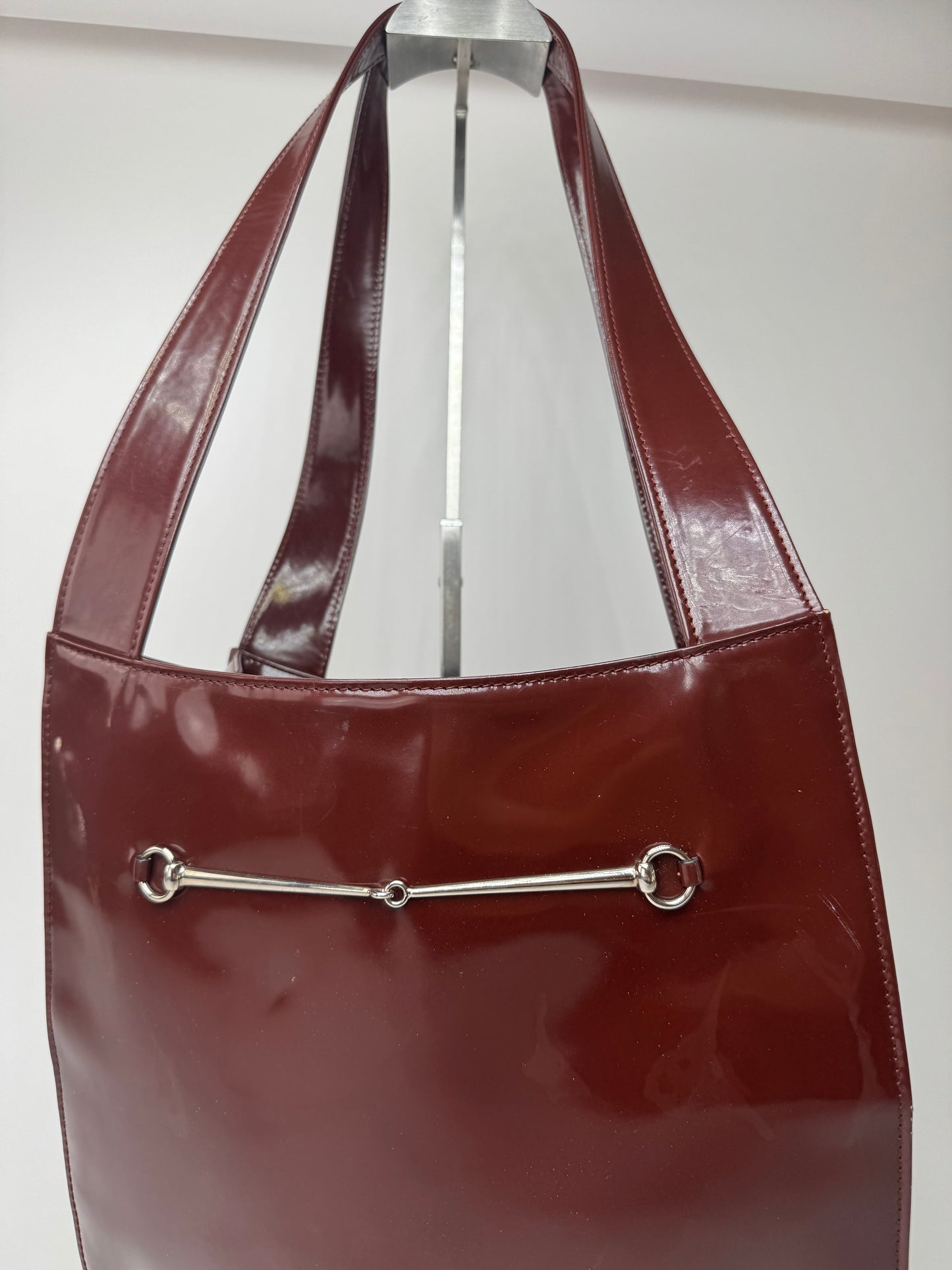 Sac Gucci vintage en cuir verni violet