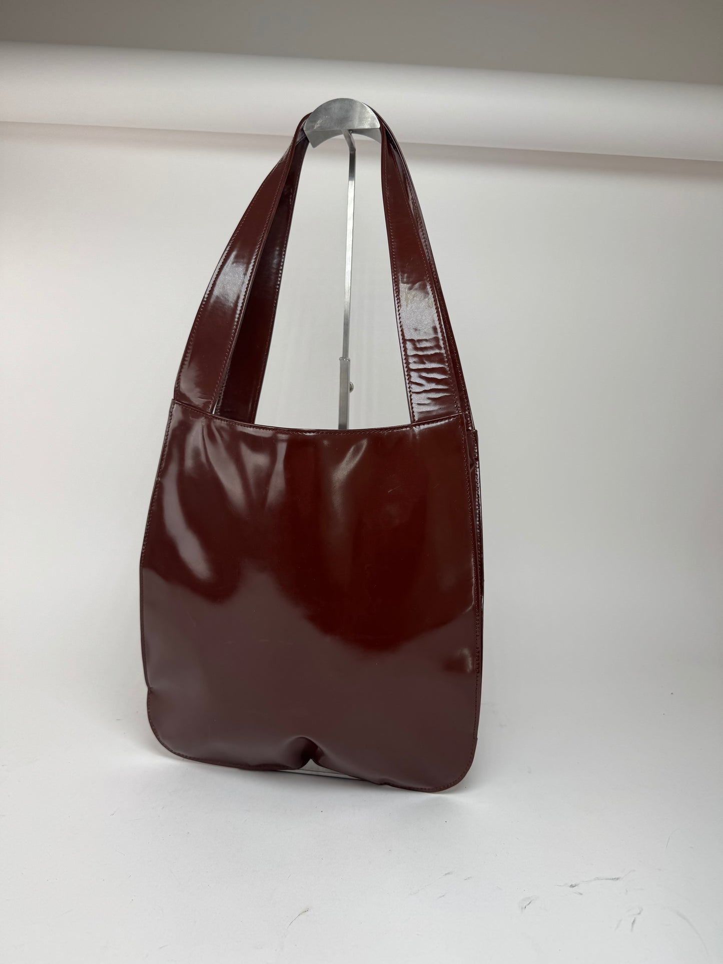 Sac Gucci vintage en cuir verni violet