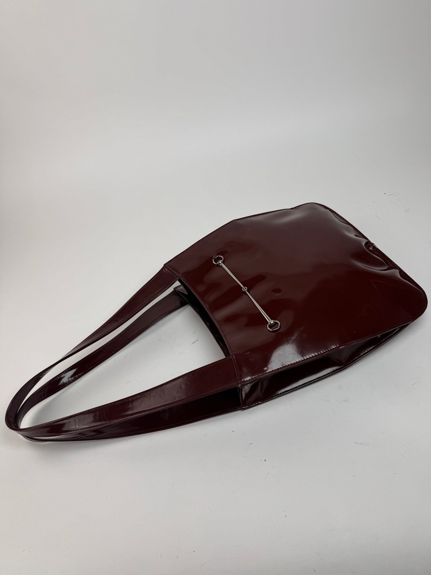 Sac Gucci vintage en cuir verni violet