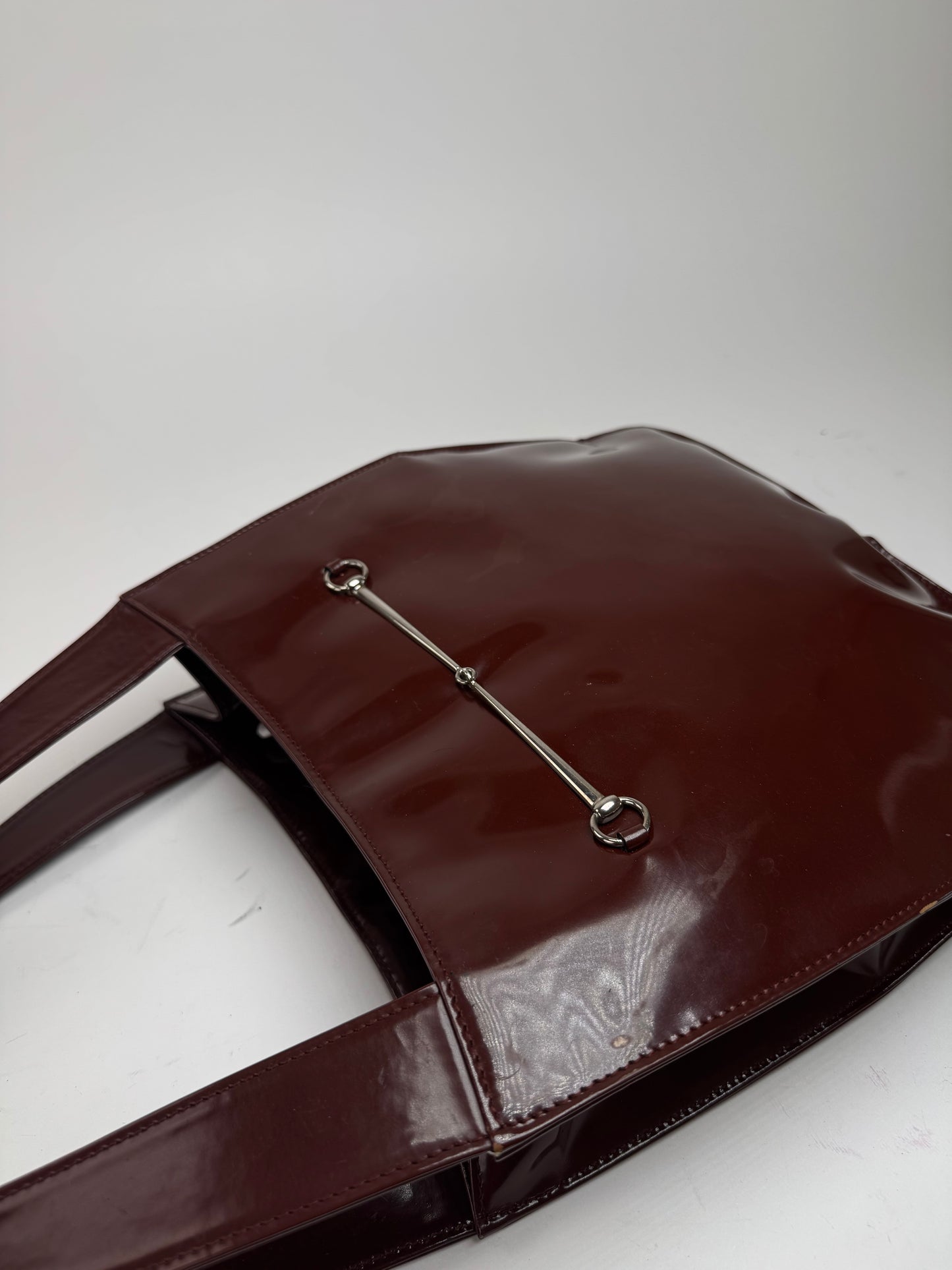 Sac Gucci vintage en cuir verni violet