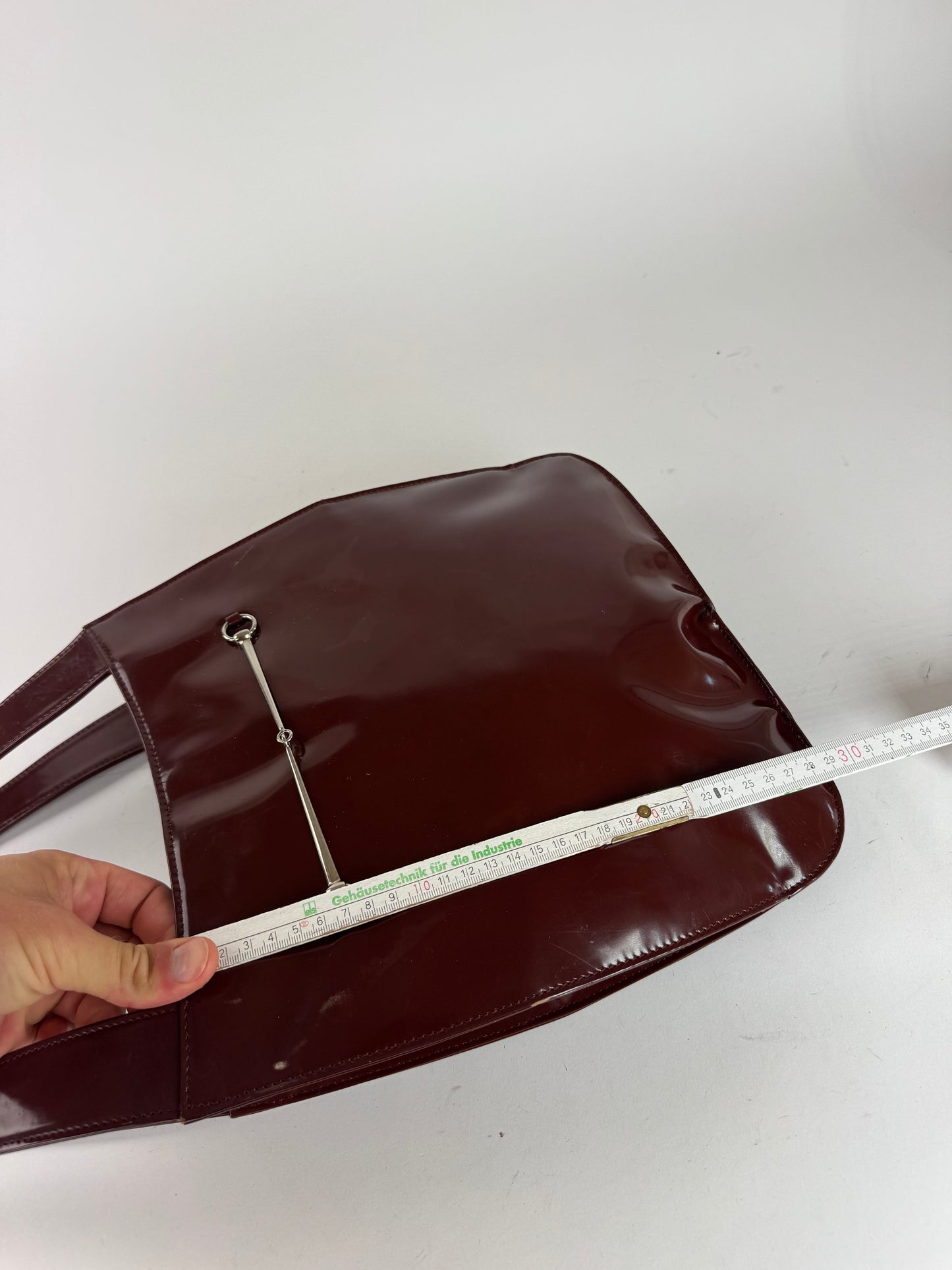 Sac Gucci vintage en cuir verni violet