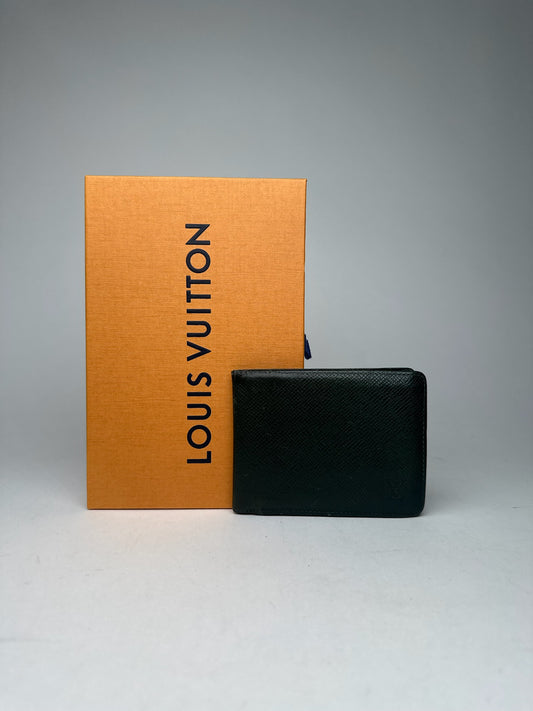 Vintage Louis Vuitton Taiga Leather Card holder green